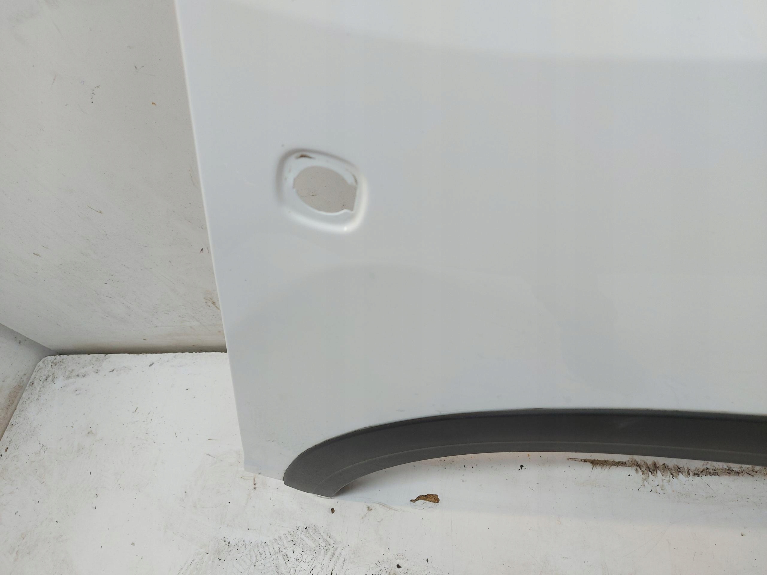 Ford Tourneo Connect III MK3 fender right front BIALY