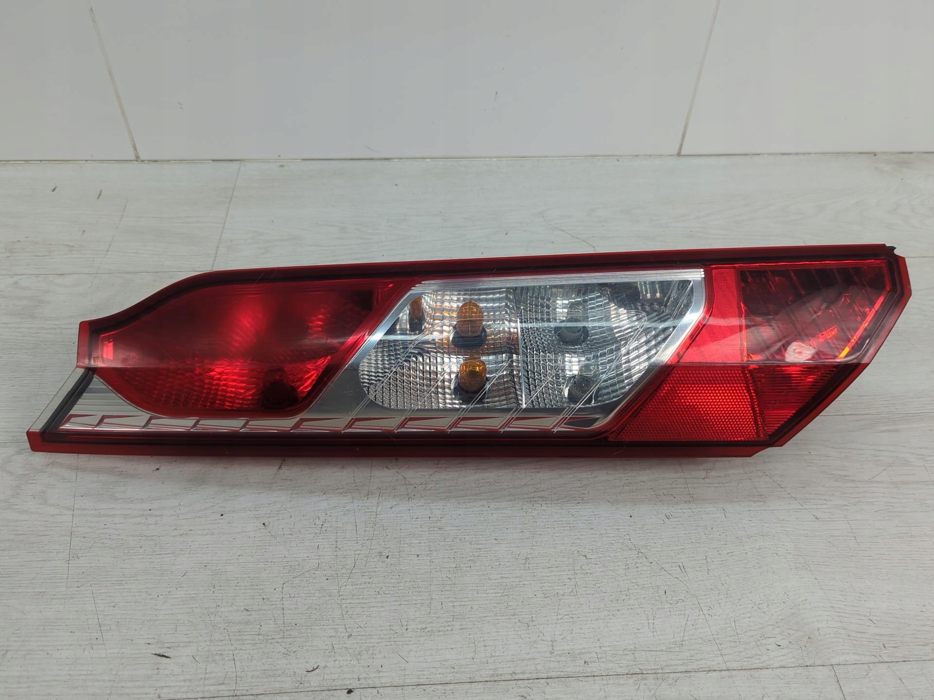 фонарь правый FORD TRANSIT DT1113405AC