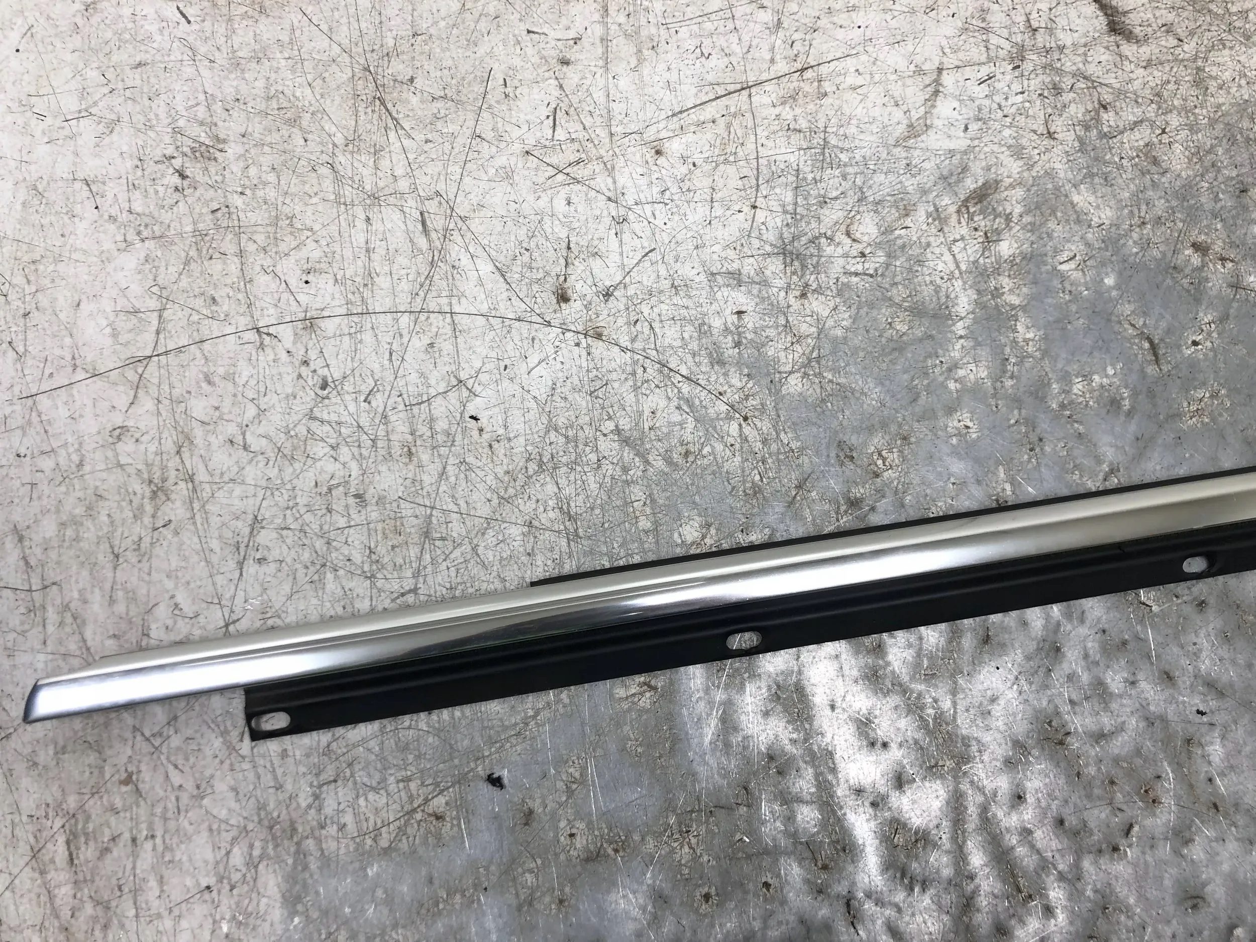 moulding dust door left front VW GOLF VI KOMBI 1K5837475D