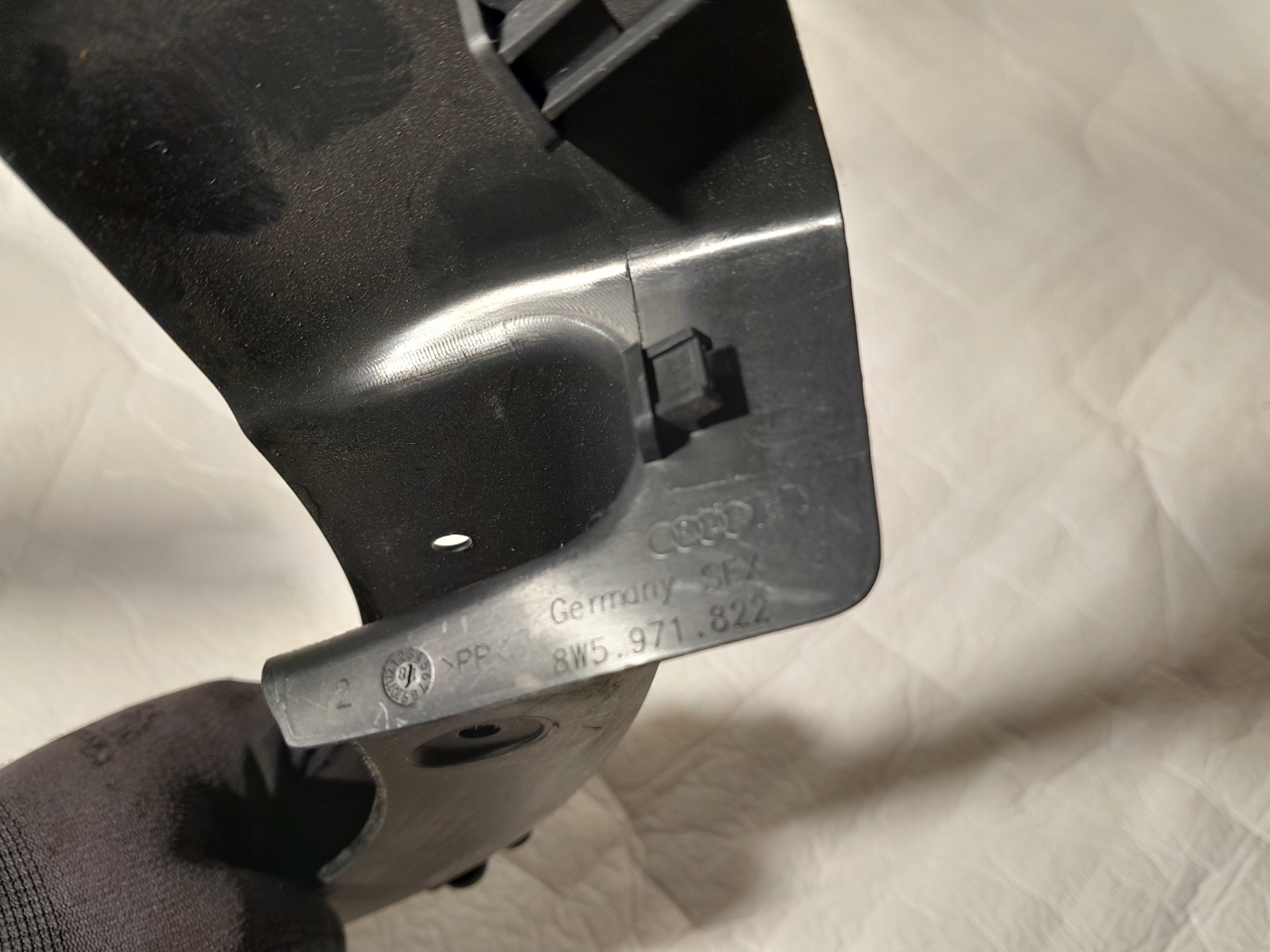 AUDI A4 B9 Blende Abdeckung Scharnier hinten heckklappe 8W5971822