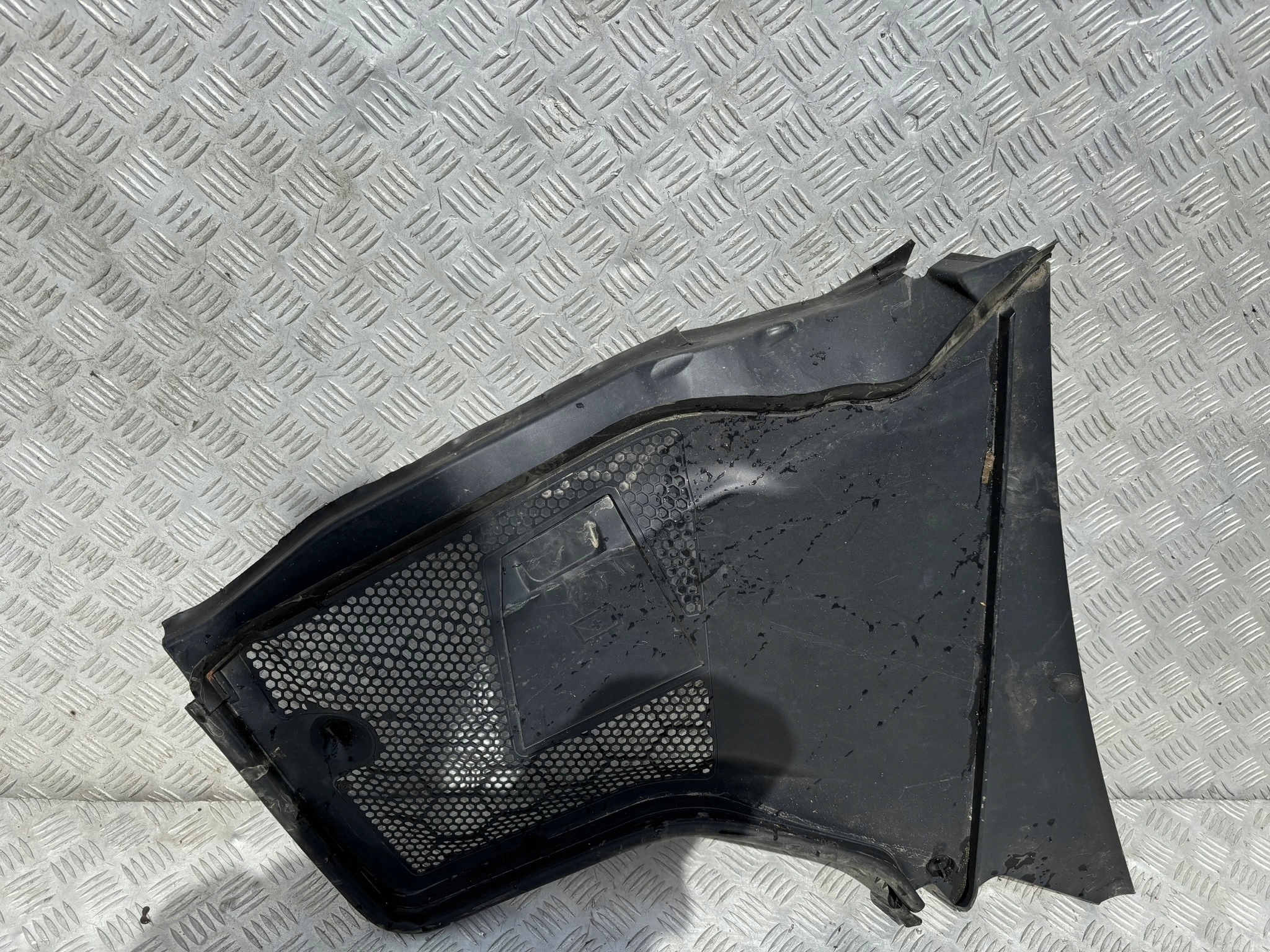 PODSZYBIE PRAWE MERCEDES C W205 6.3 A2058308204 FV