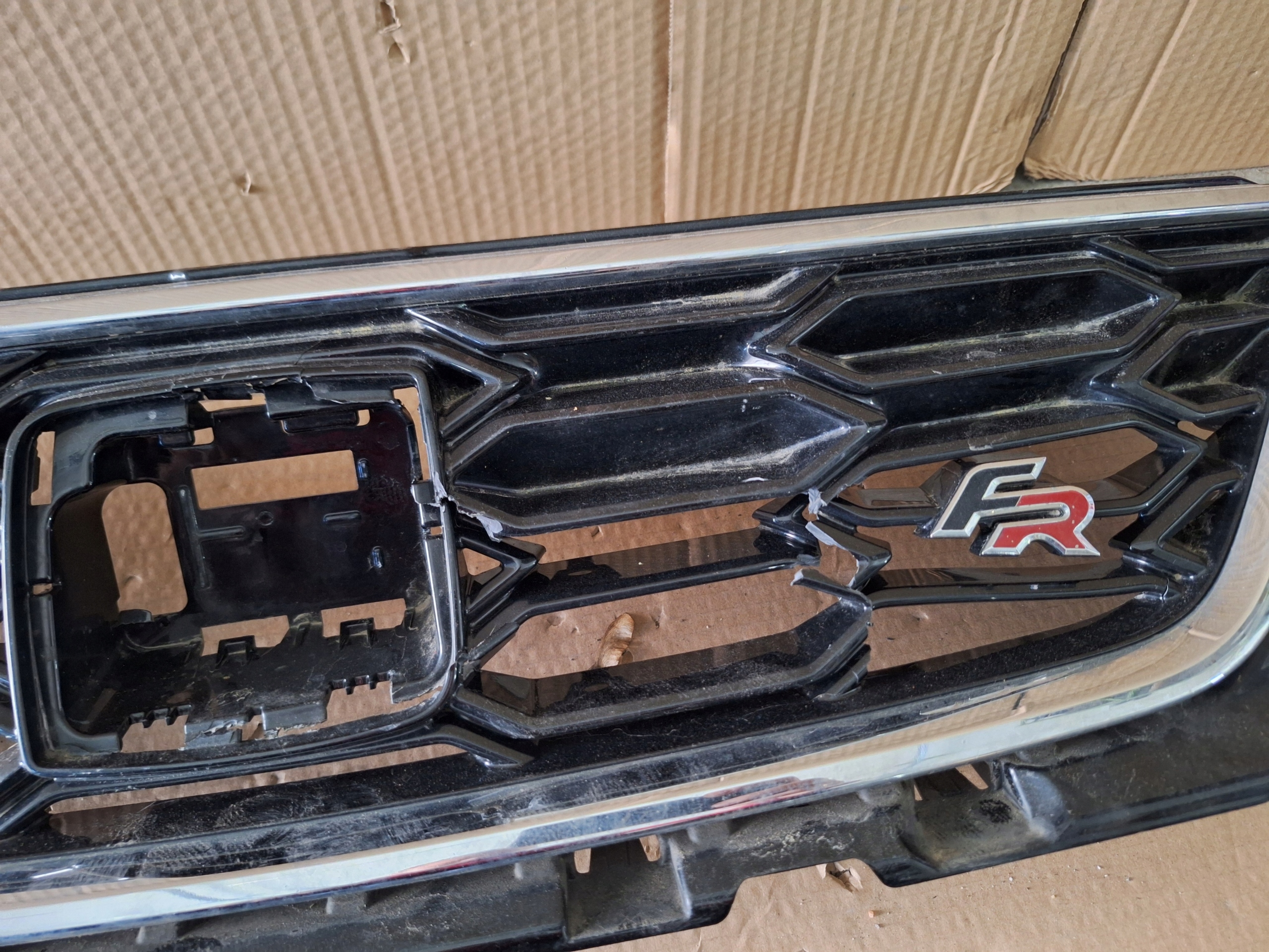 Seat Ateca grille radiator grill front 575853654E