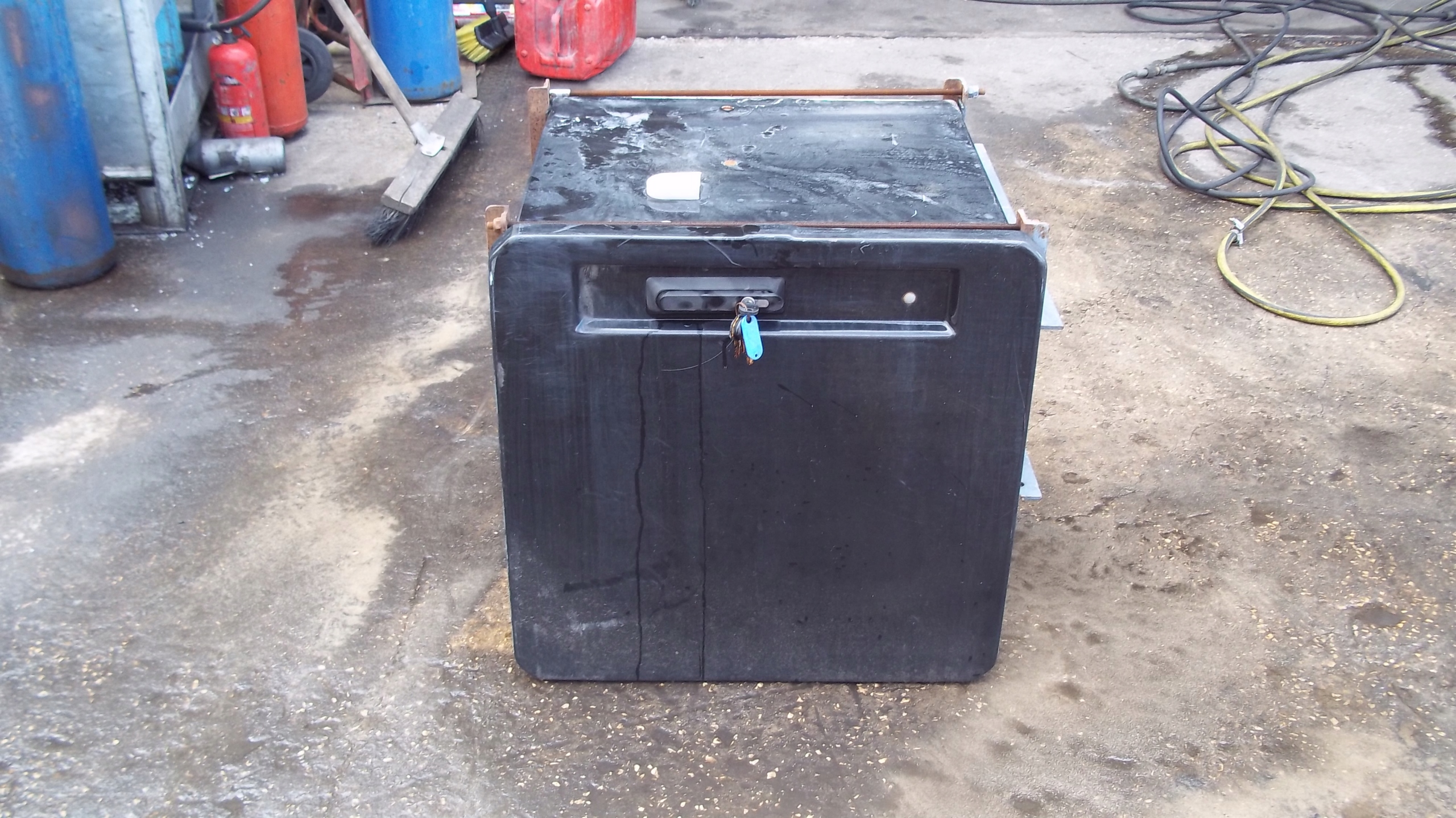 SKRZYNKA NARZĘDZIOWA SAMOCHÓD CIĘŻAROWY