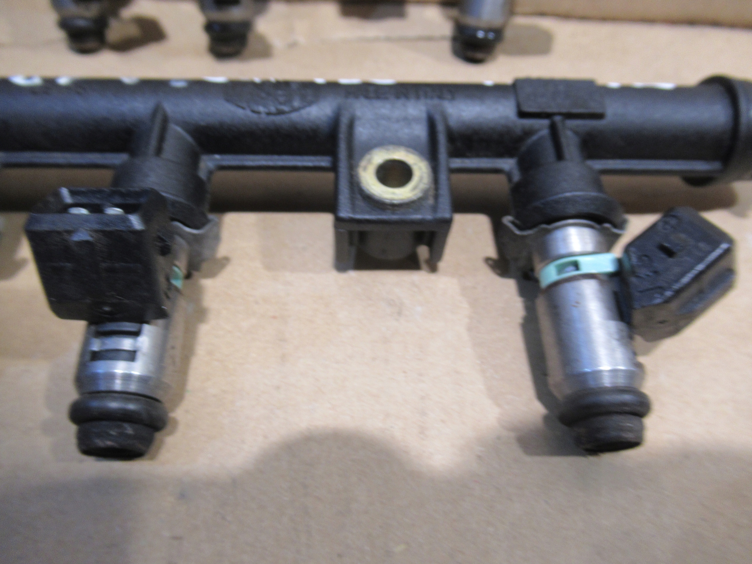 Wtryskiwacze listwa CB196 Fiat Punto II Panda II Producent części Fiat OE