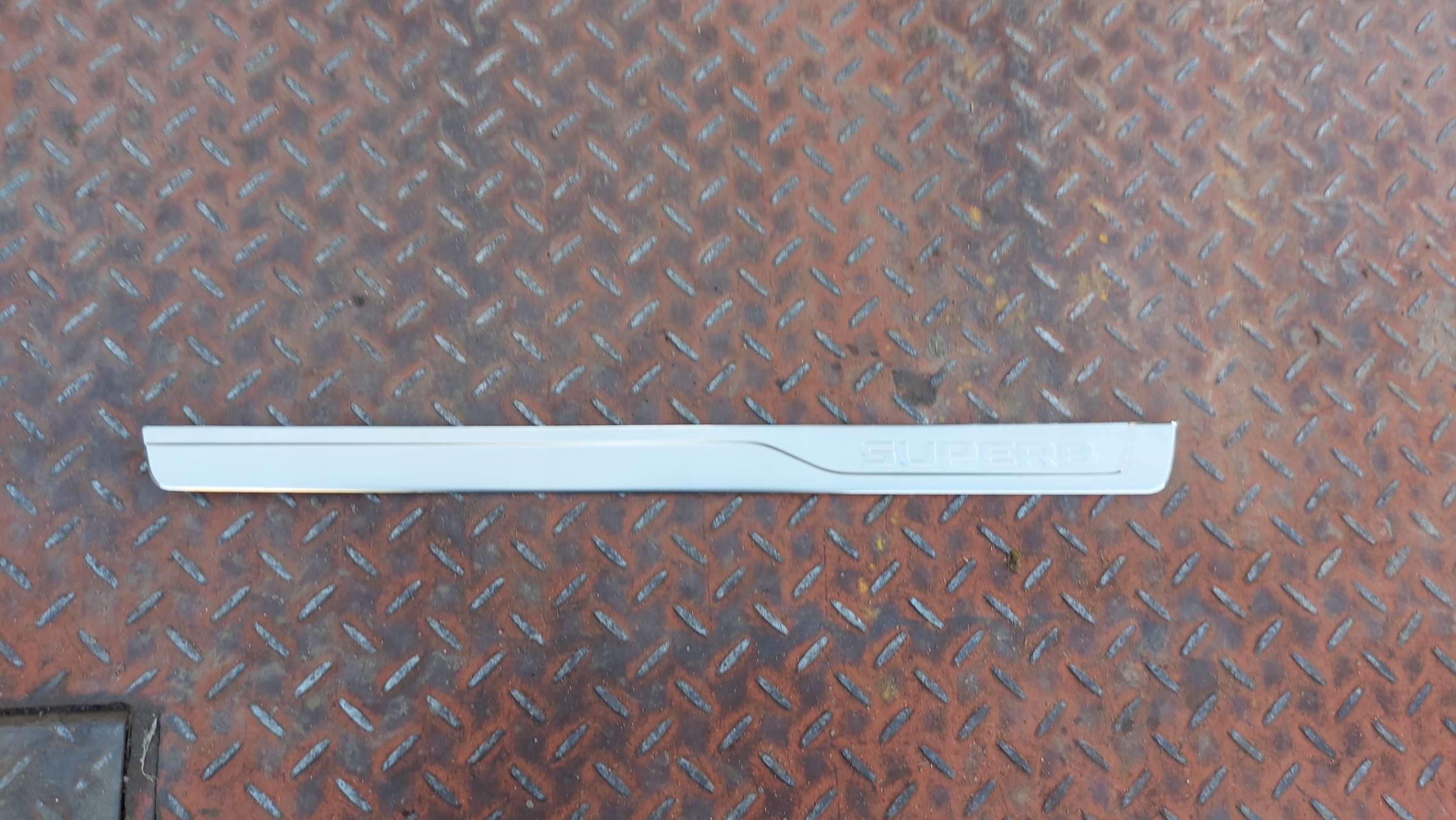 moulding threshold left left front SKODA SUPERB III