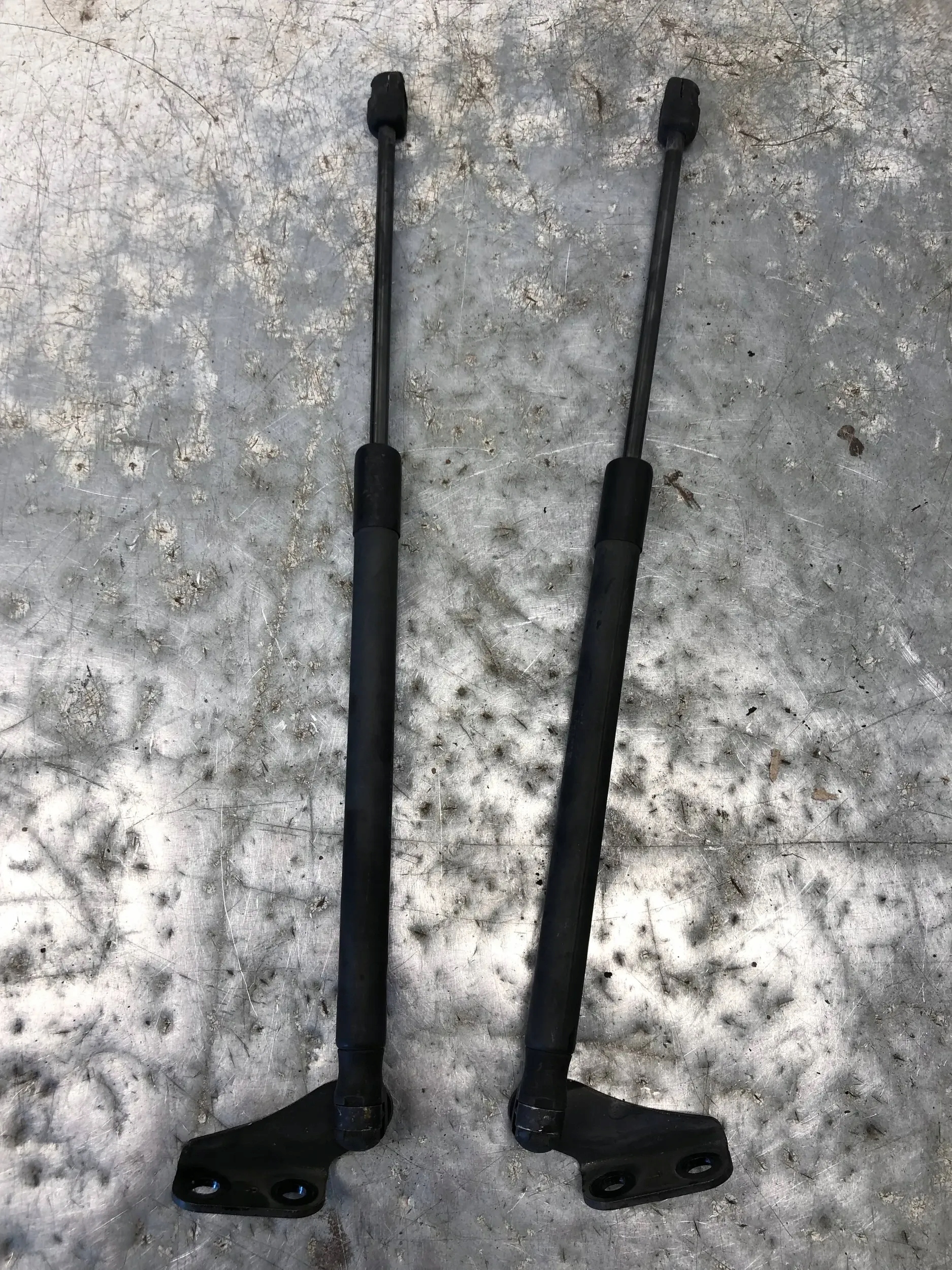 SILOWNIKI bonnet boot SUZUKI SWIFT MK6 3439TZ 1965TI