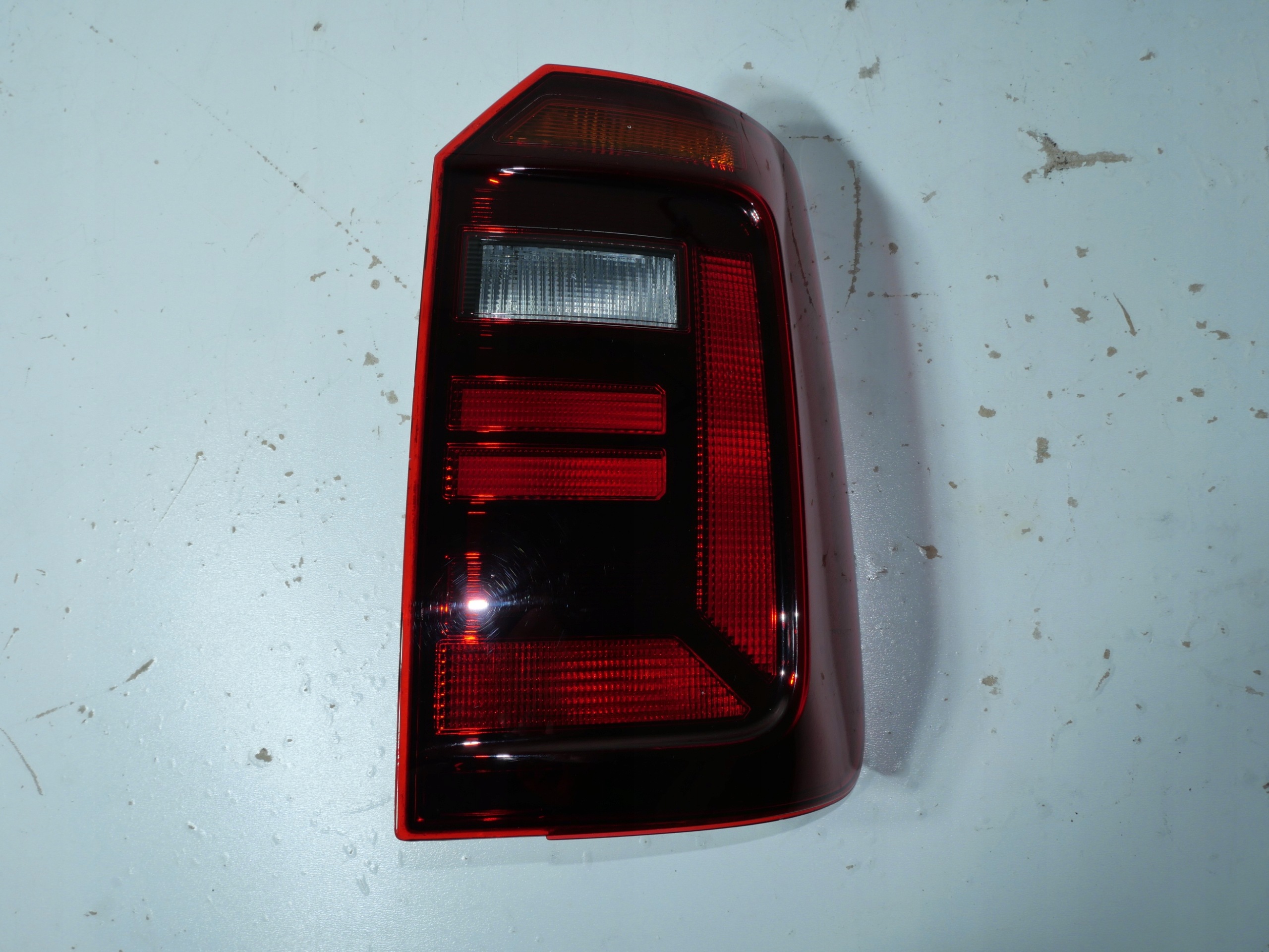 feu droit arrière VW CADDY IV 2K1945096