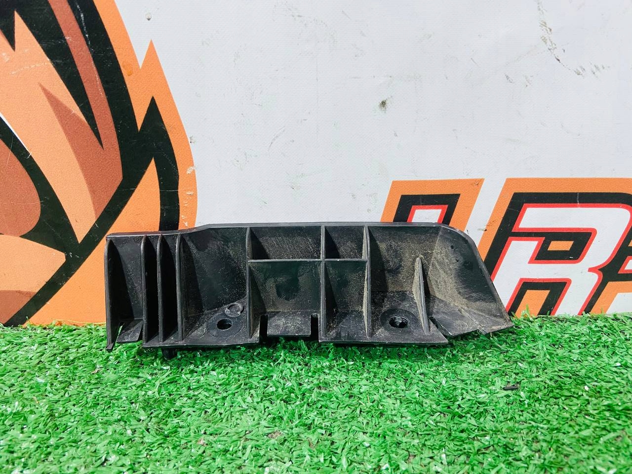 Держатель крепление бампер правый CK5216A142AA