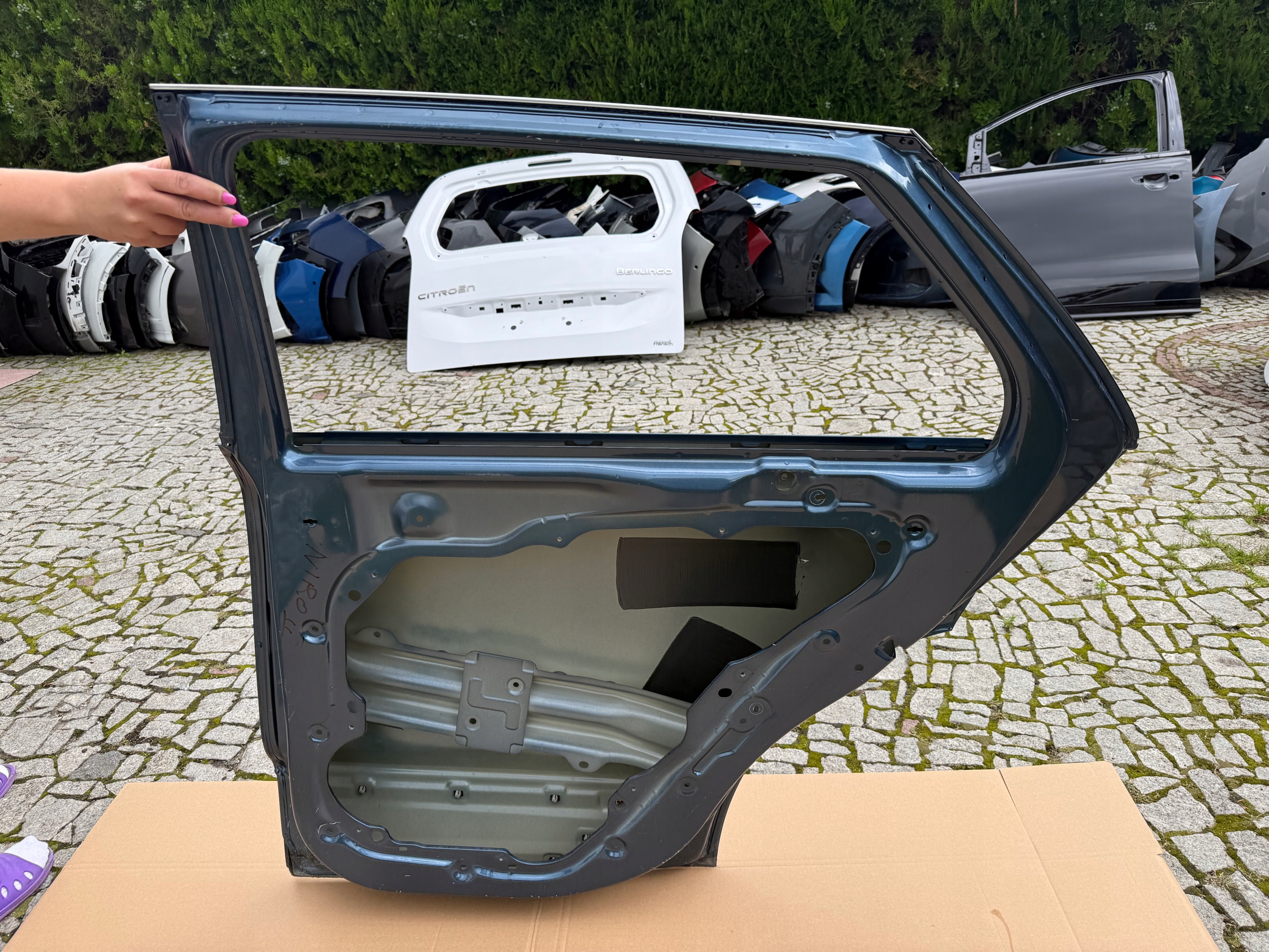 DRZWI TYLNE TYŁ PRAWE KIA NIRO II 2022 - 2025 . Producent części Kia OE