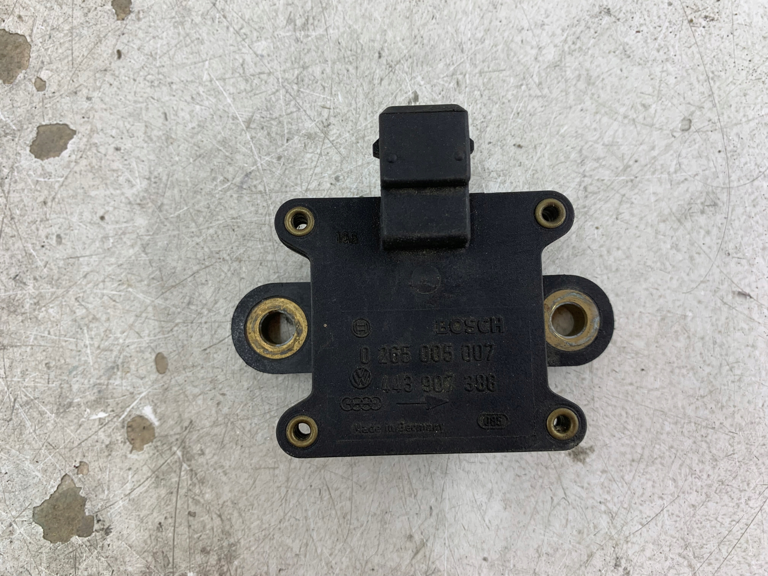 AUDI 80 B4 sensor POSLIZGU ABS 443907388
