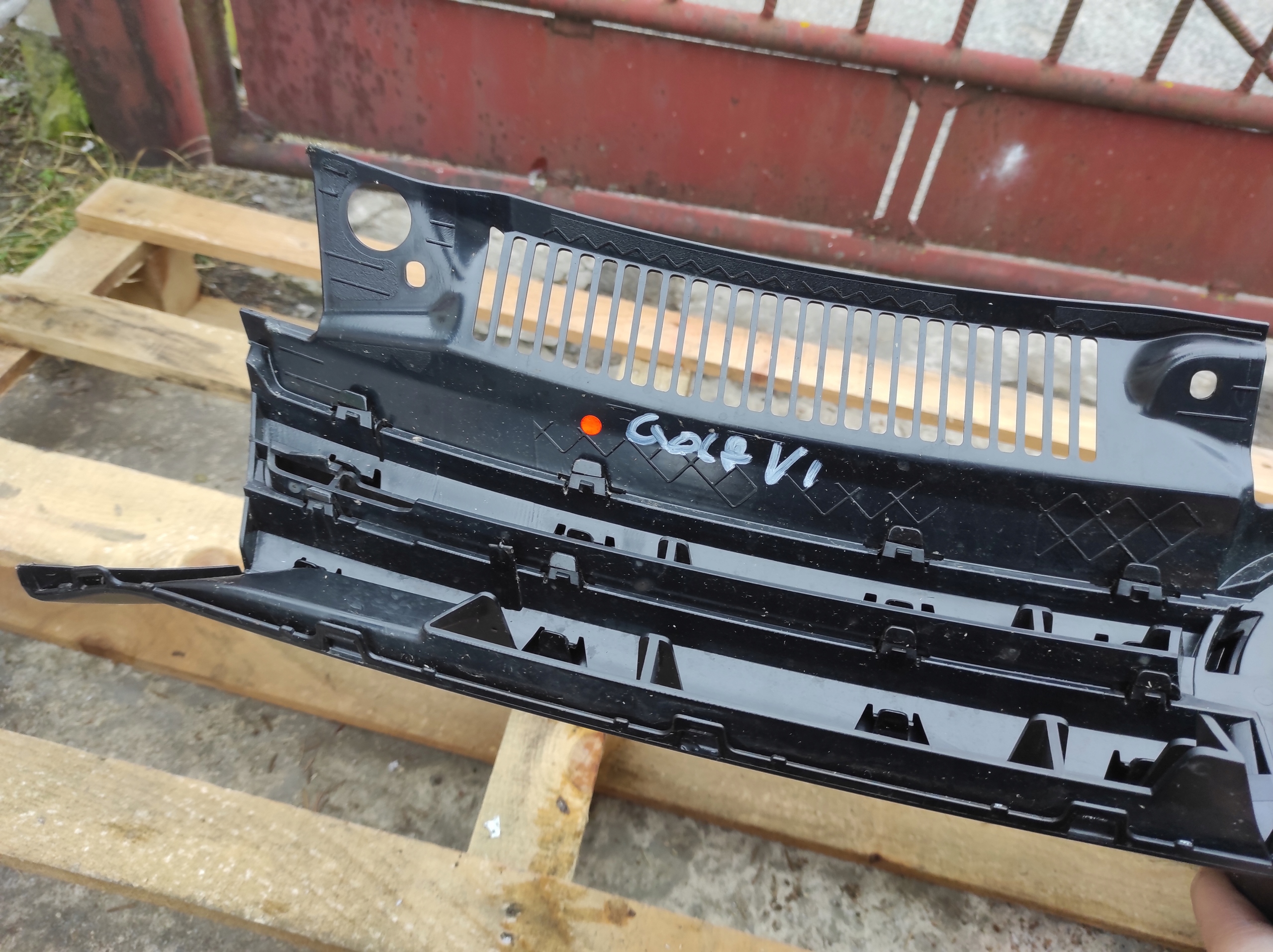 Volkswagen 5K0853653 grille radiator