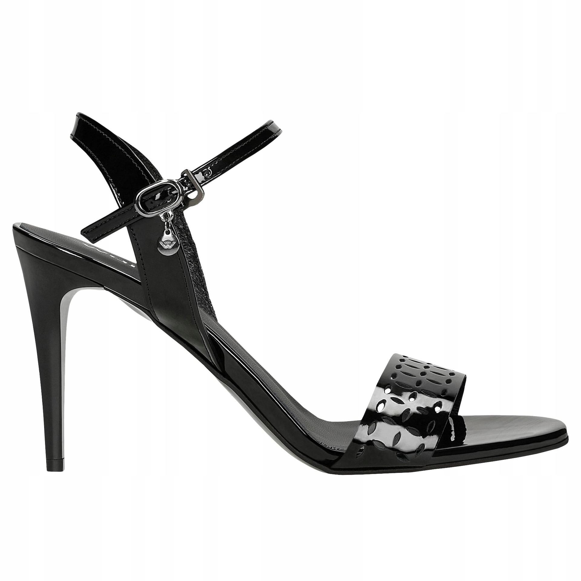 Černé lakované sandály na podpatku s ažurovým páskem, velikost vel.