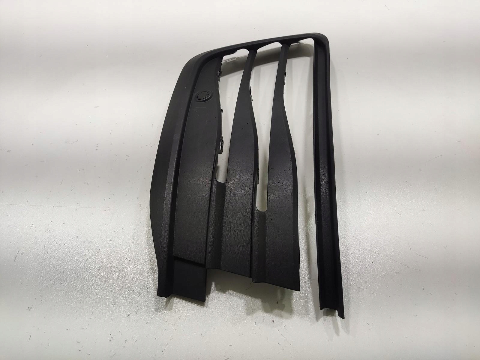 grid left of a bumper front sensor PDC VOLKSWAGEN GOLF VIII 2019-2024