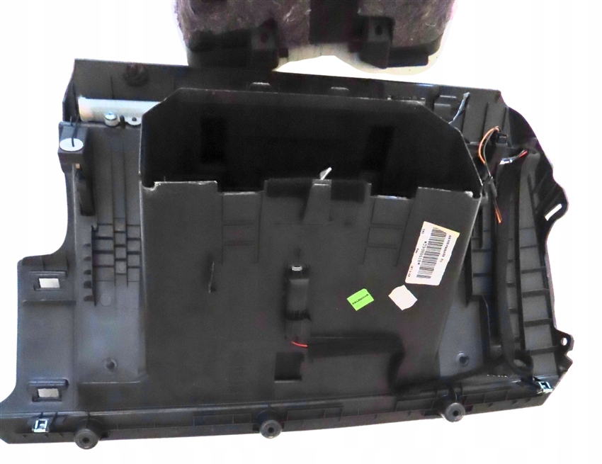 бардачок пассажира volvo C30 2006-2012 год 9123248