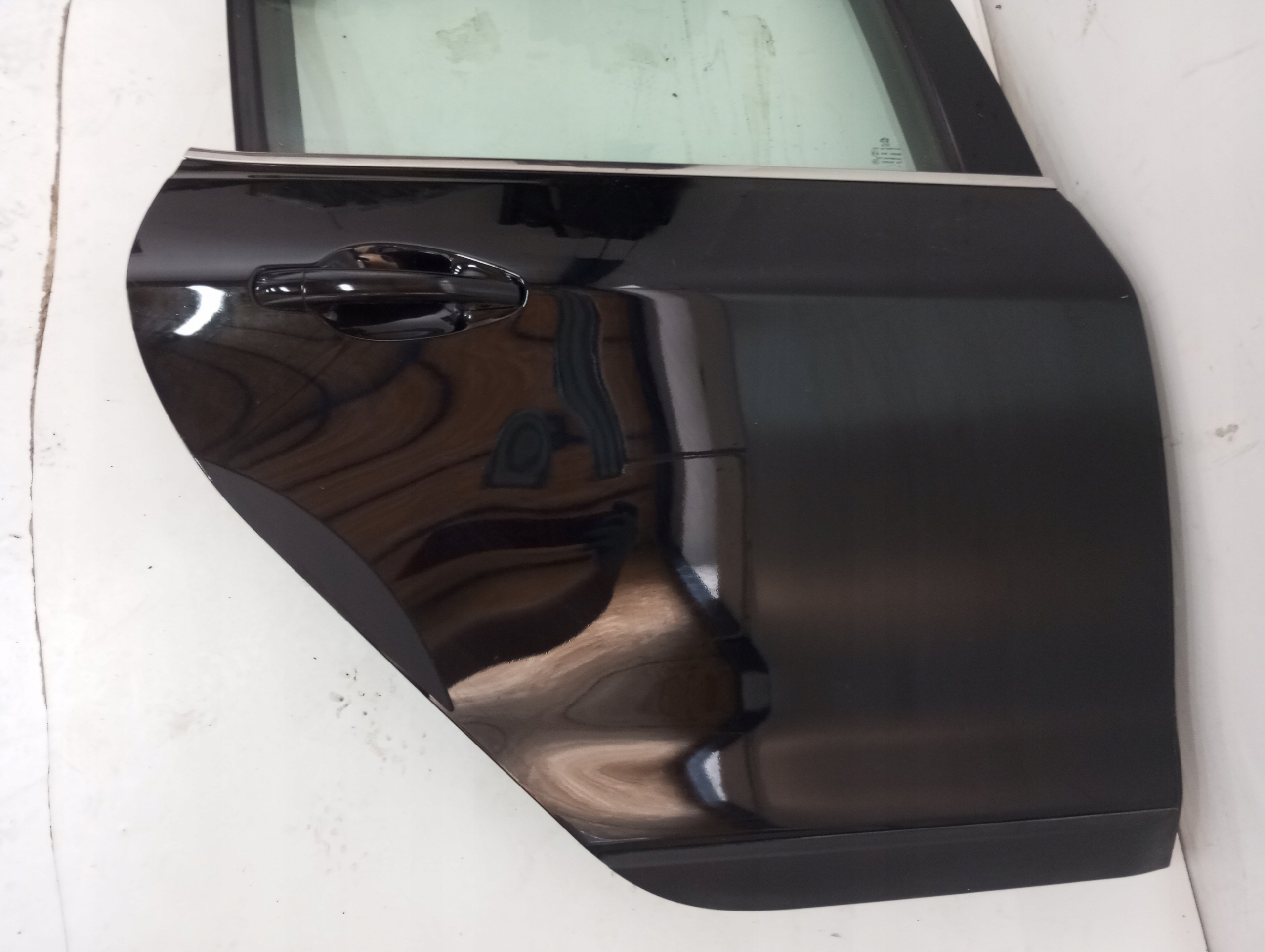 door right rear. PEUGEOT 2008 and 19R