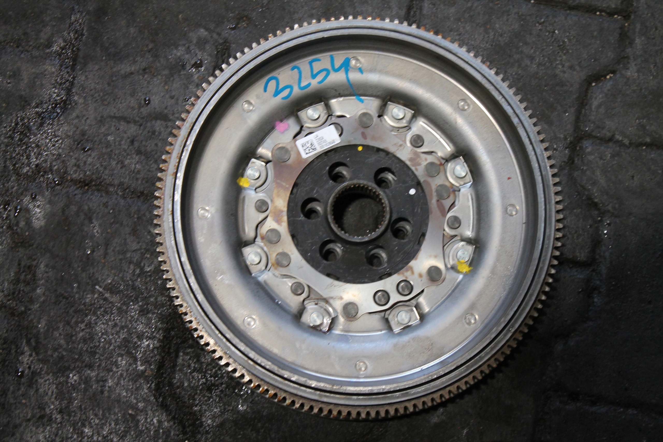 3254. wheel flywheel VW 05E105266AB
