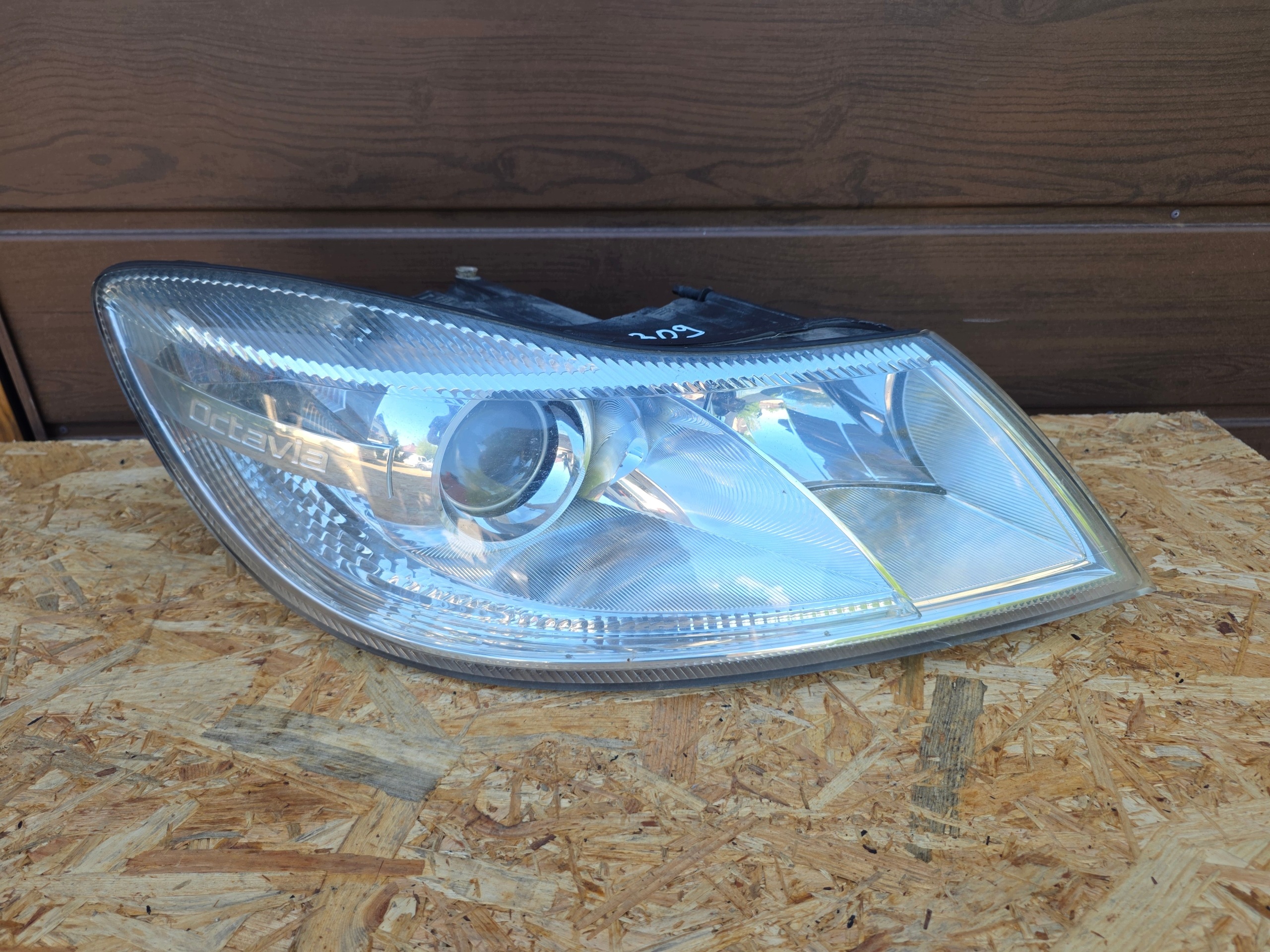 Skoda Octavia II lift Zwykla light right front right front REFLEKTOR