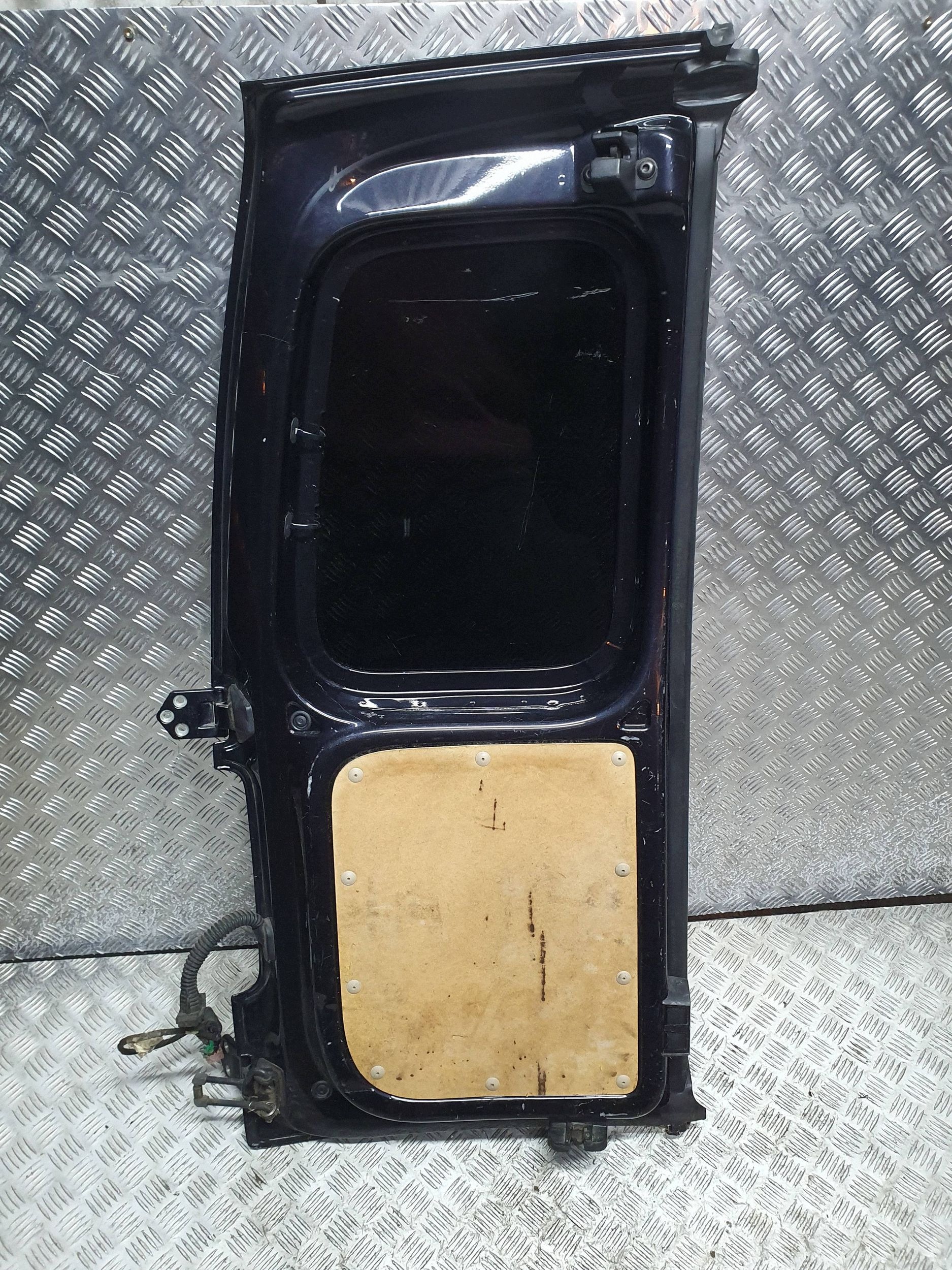 door SKRZYDLOWE right rear part complete VW CADDY III