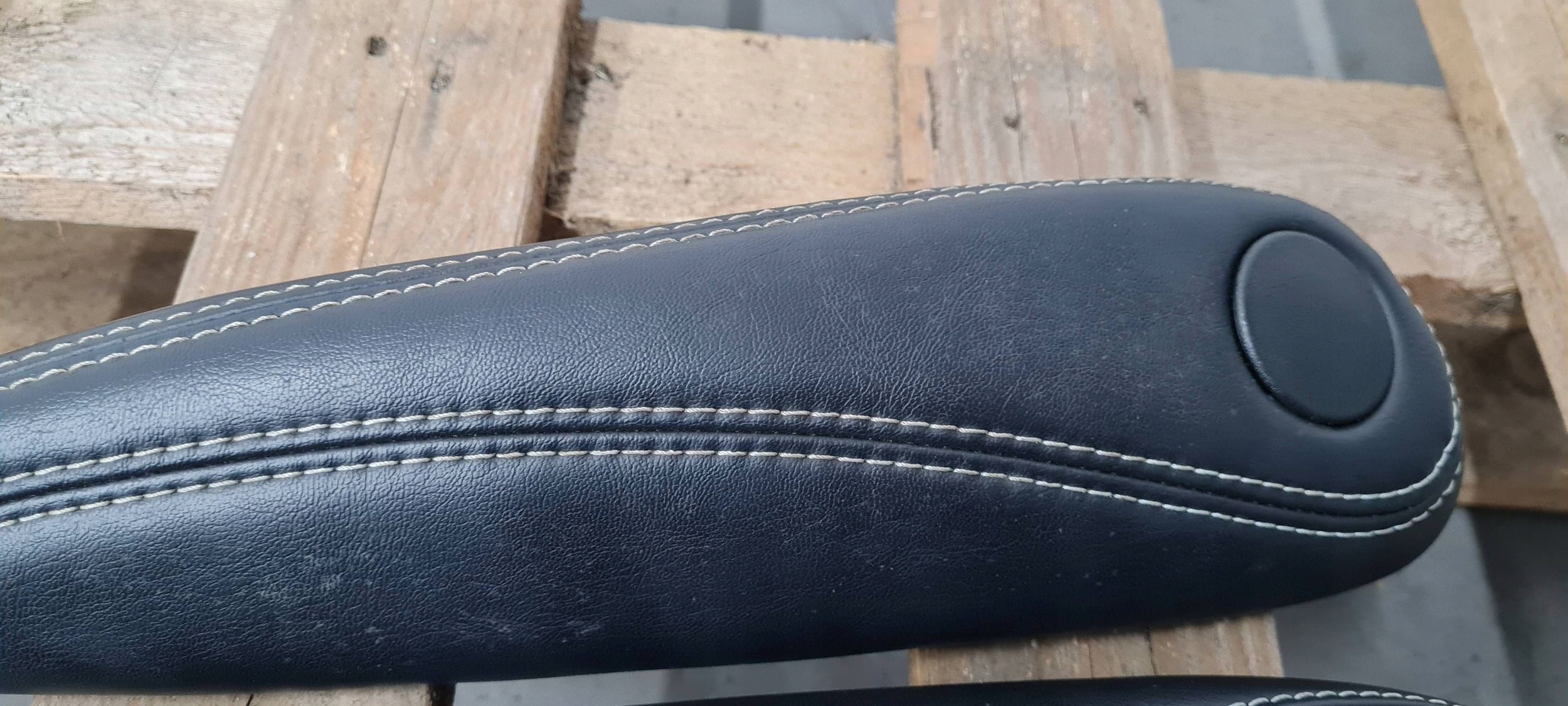 Chrysler Pacifica 2022 armrest seat right rear part 2 RZAD leather