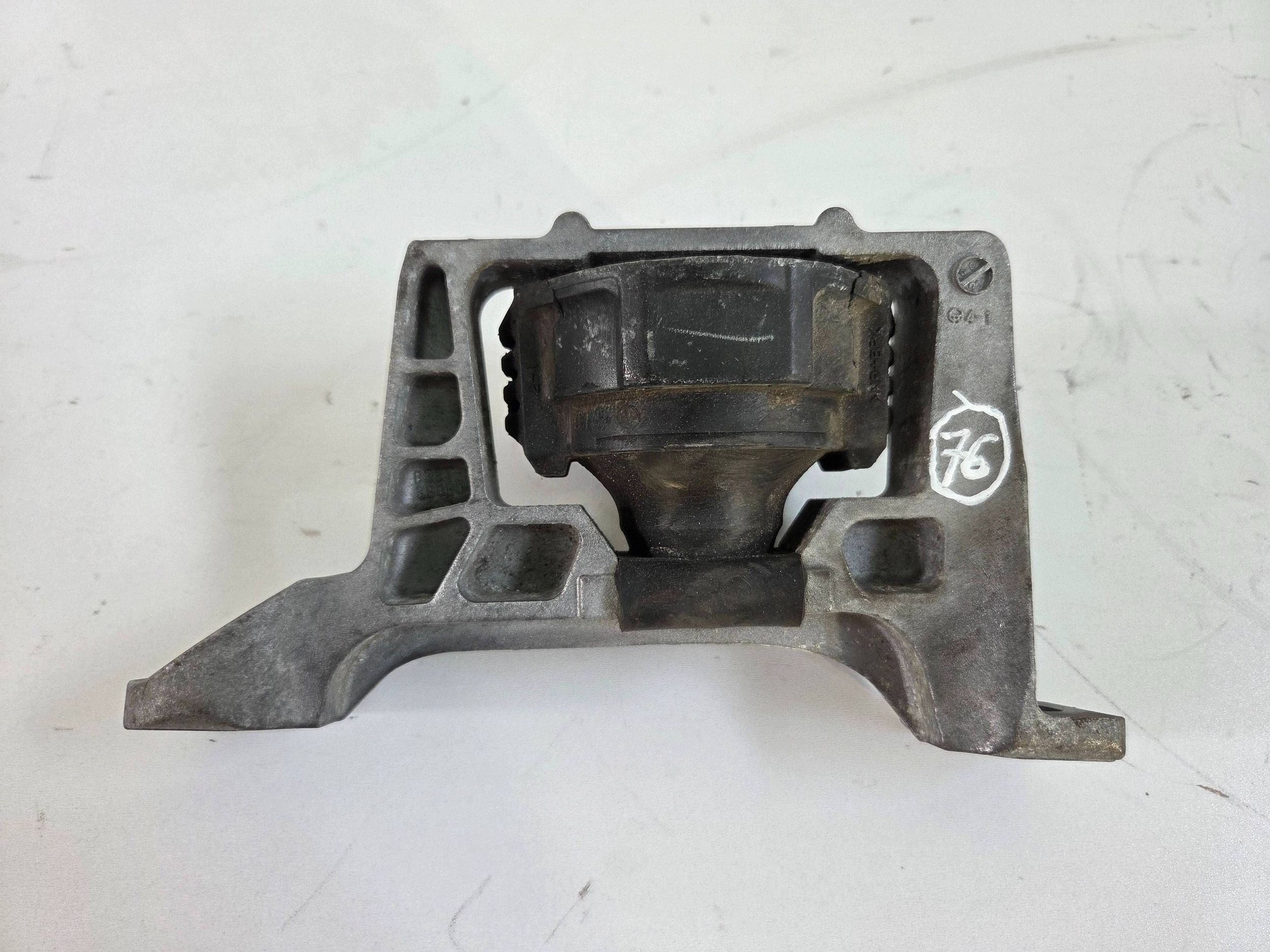 Mazda 5 CW 2,0 DISI engine mount B32T39080 (76)