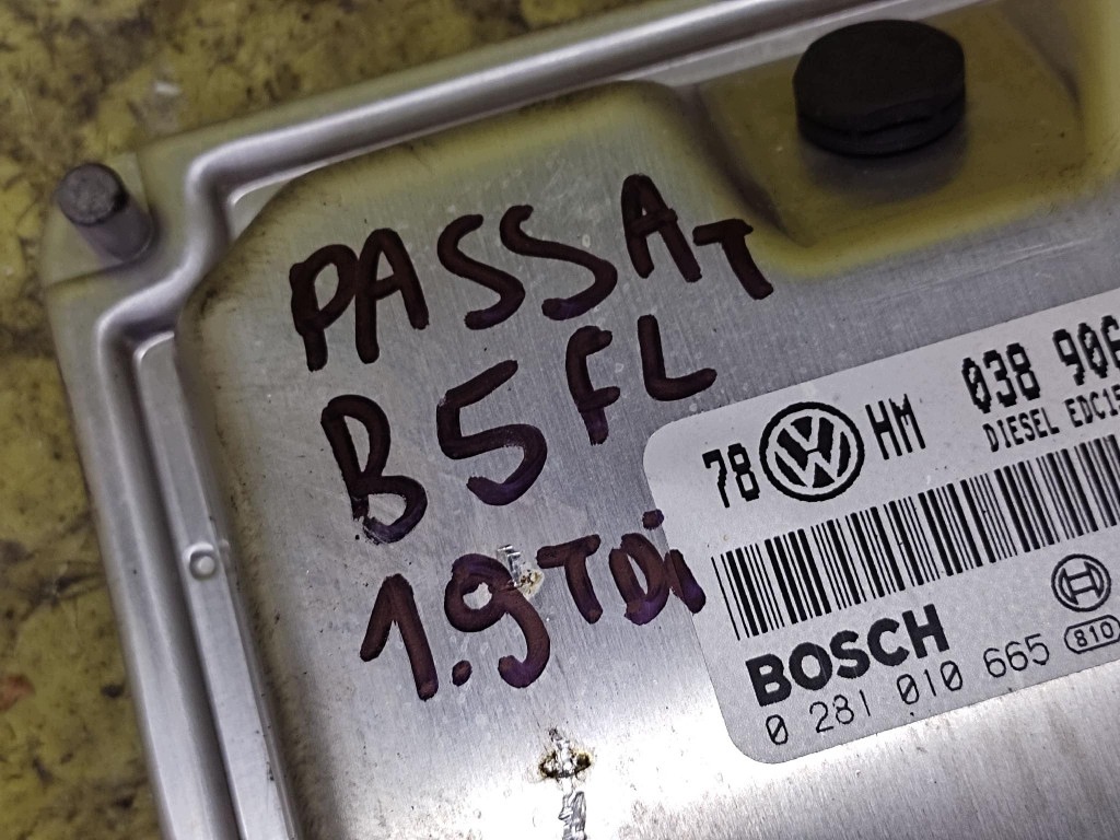 VW PASSAT B5 control unit of the engine 0281010665