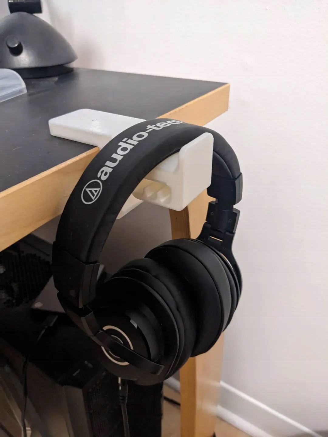 Uchwyt/wieszak na słuchawki przykręcany do biurka Kod producenta 123