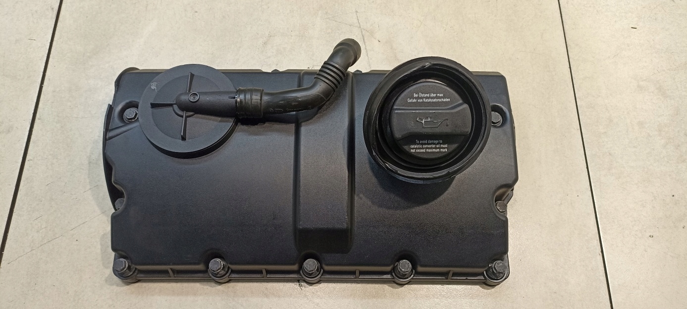 КРЫШКА КЛАПАНА VW GOLF IV 1.9 TDI 038103469