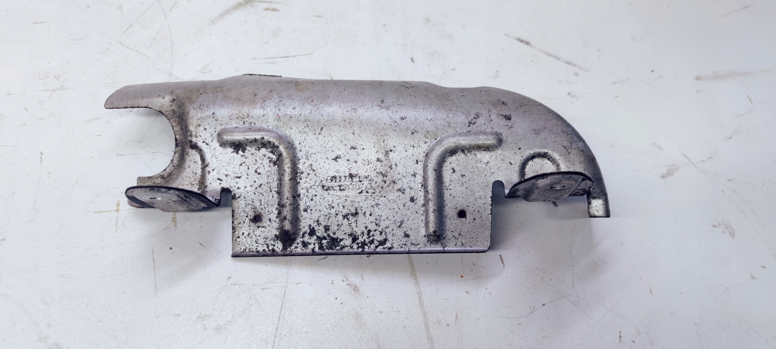 BLENDE ABDECKUNG TERMICZNA LINKS AUDI A6 C6 2.4 06E253037J