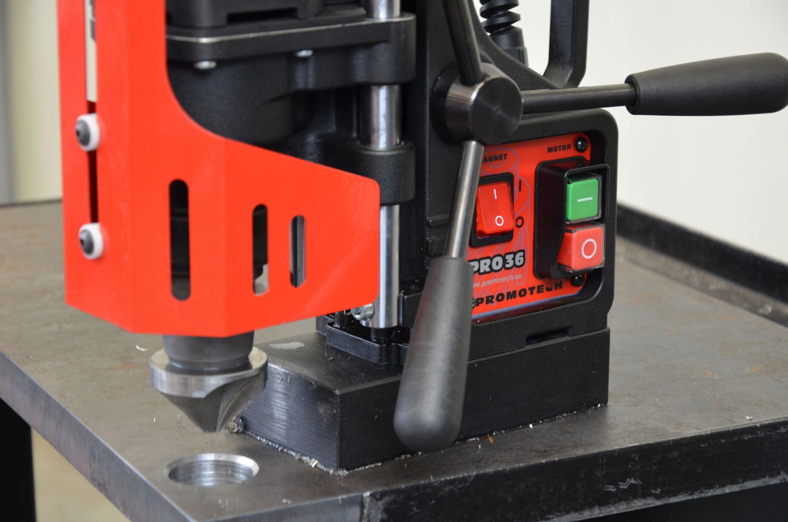 PRO 36 MINI WIERTARKA MAGNETYCZNA Power 920 W