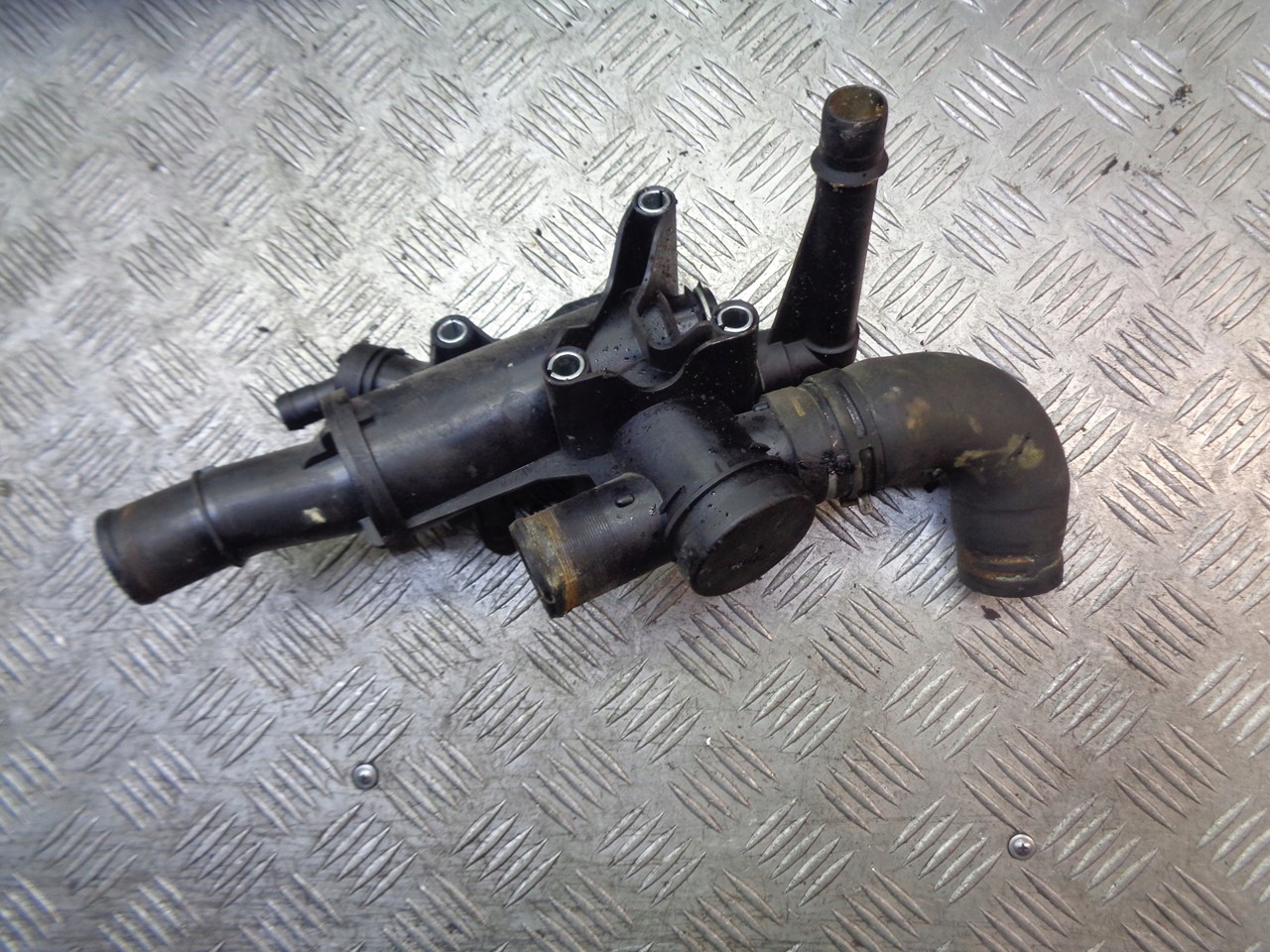 OBUDOWA TERMOSTATU PEUGEOT 407 SW 2.0 HDI