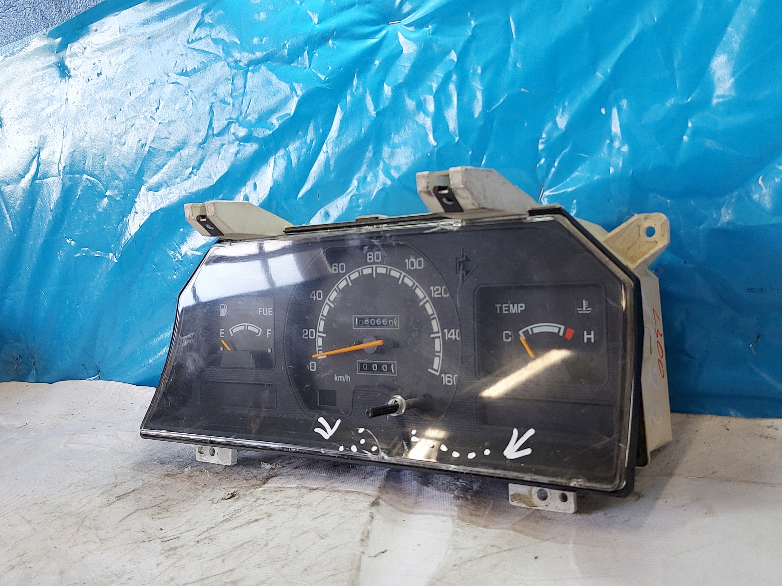 dials clock MITSUBISHI L300 1997 R MR330250