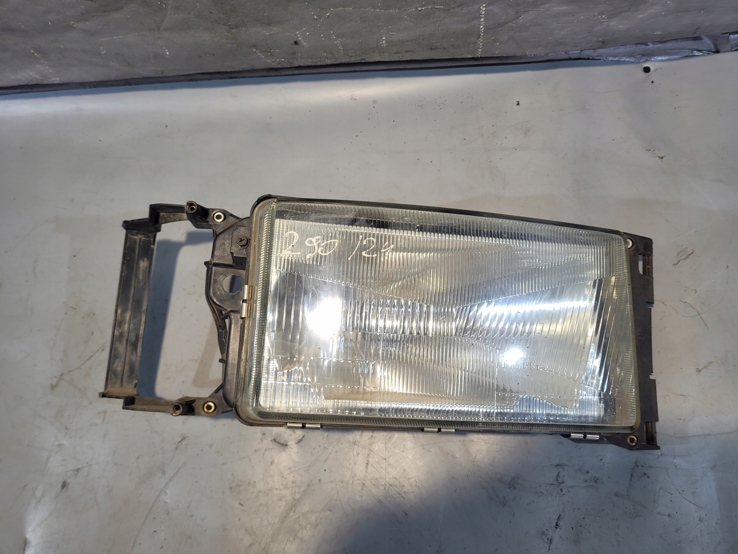 Feux phare Droite Avant SCANIA 4 P114 01r.