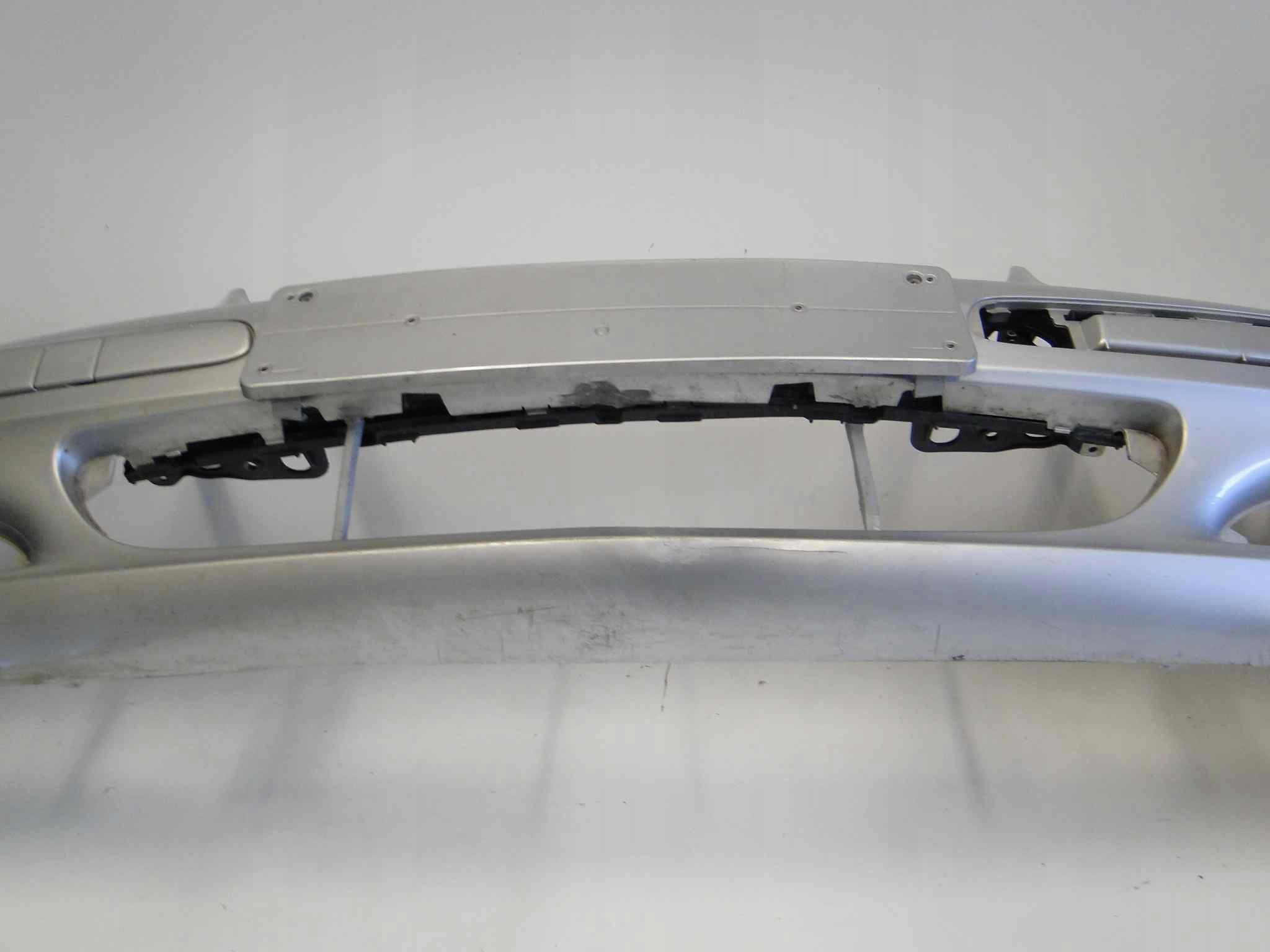 MERCEDES E KLASA W211 211 PODKLADKA POD TABLICE Installation side Front