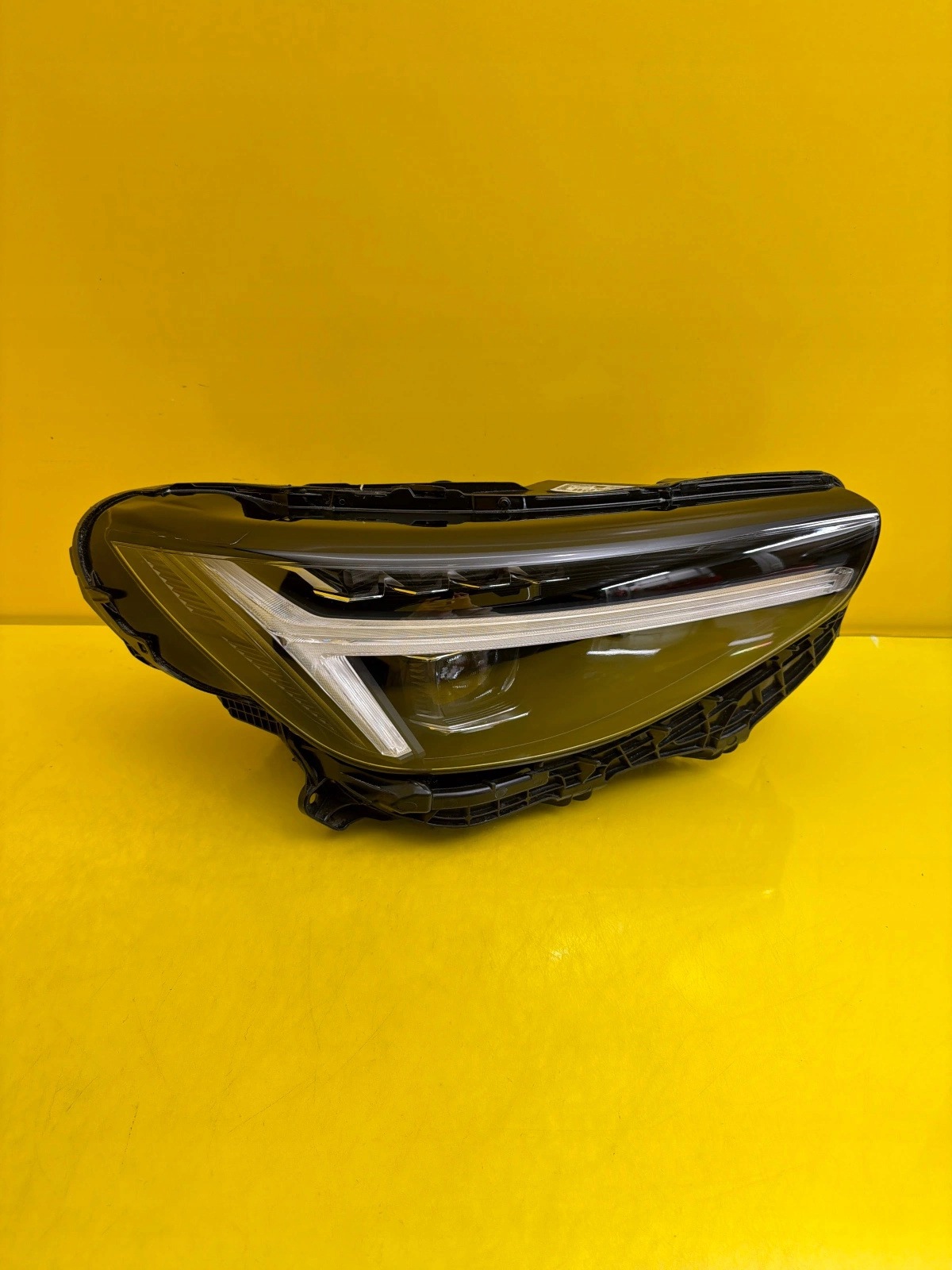light right front Volvo XC40 Lift Full Led 32133832 Option LED