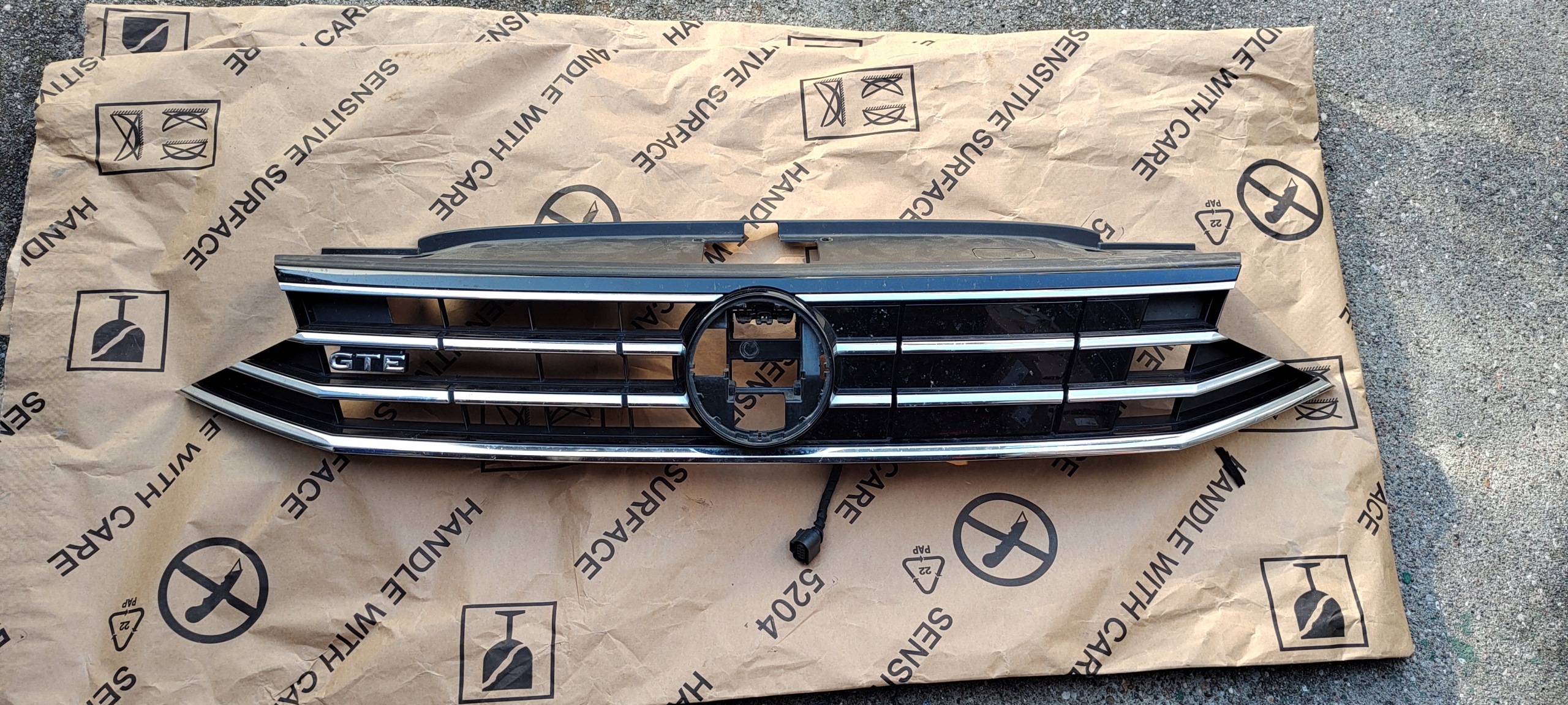 VW Passat B8 Kühlergrill FRONTGRILL Kühlergitter 3G0853479D - Thumbnail 1