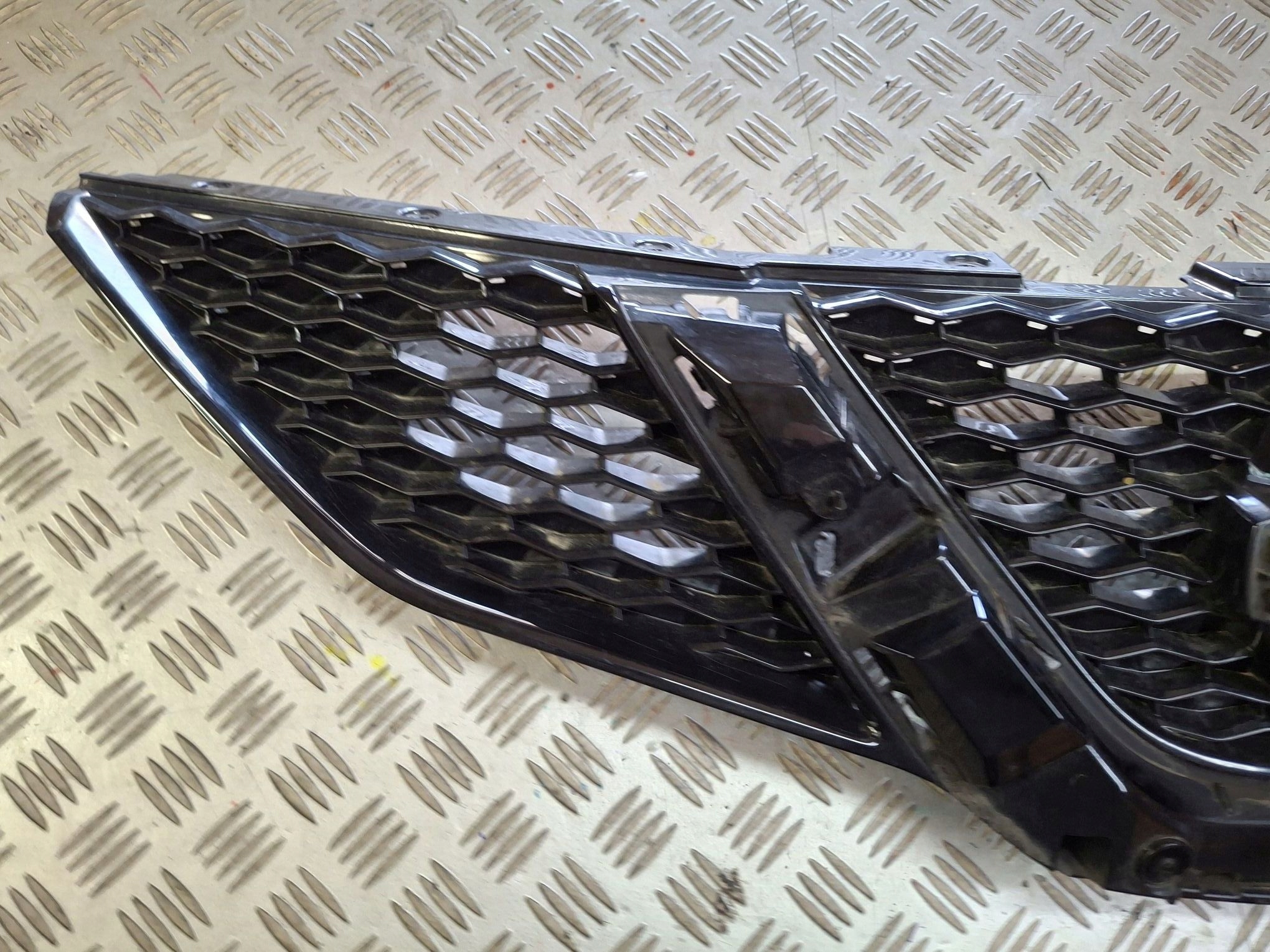 Grille NISSAN QASHQAI II J11 2013R-> 2017R