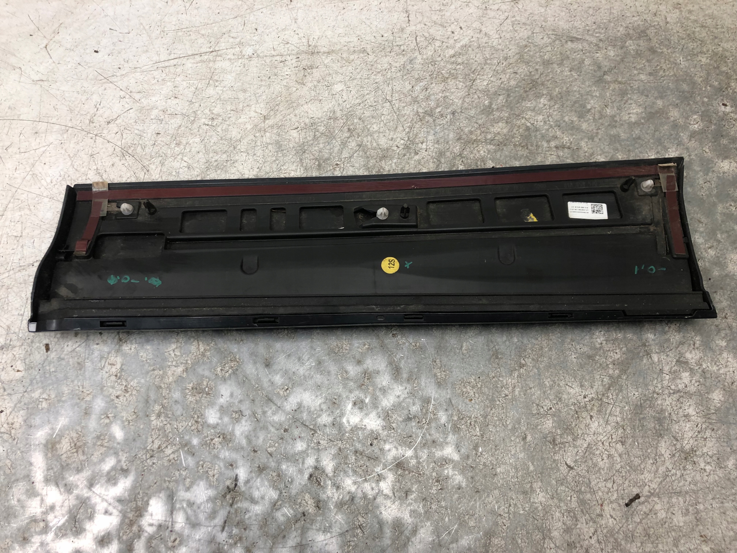 moulding door right rear part AUDI Q2 81A853970B