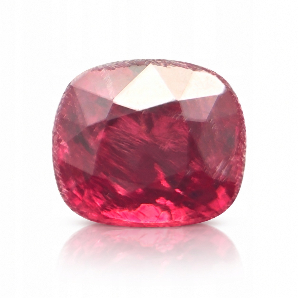 Přírodní Spinel 0.21ct Cushion Červený Barma SI1 certifikát Wbd