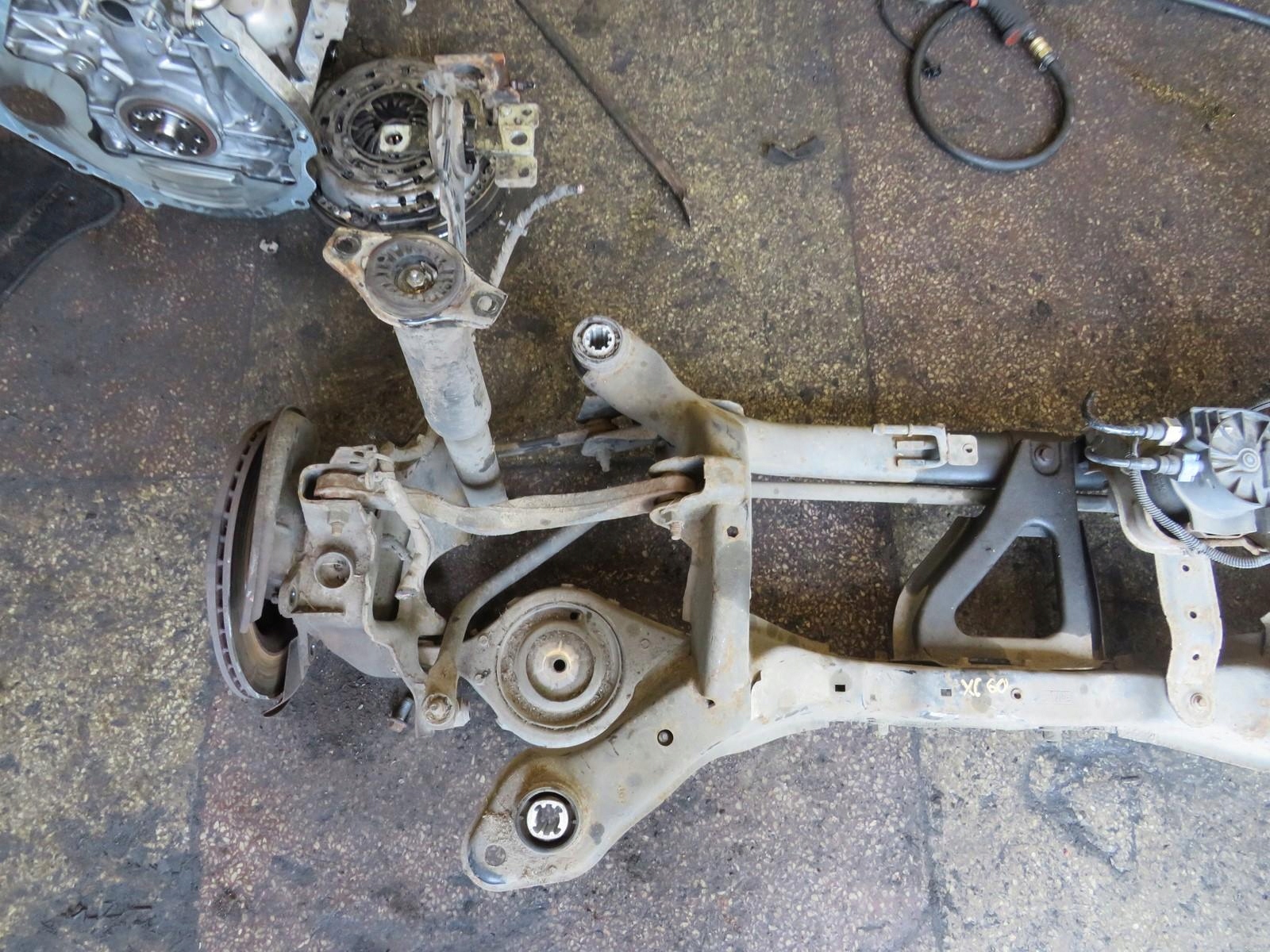 BELKA ZAWIESZENIA ZAWIESZENIE TYŁ VOLVO XC60 Producent części Volvo OE