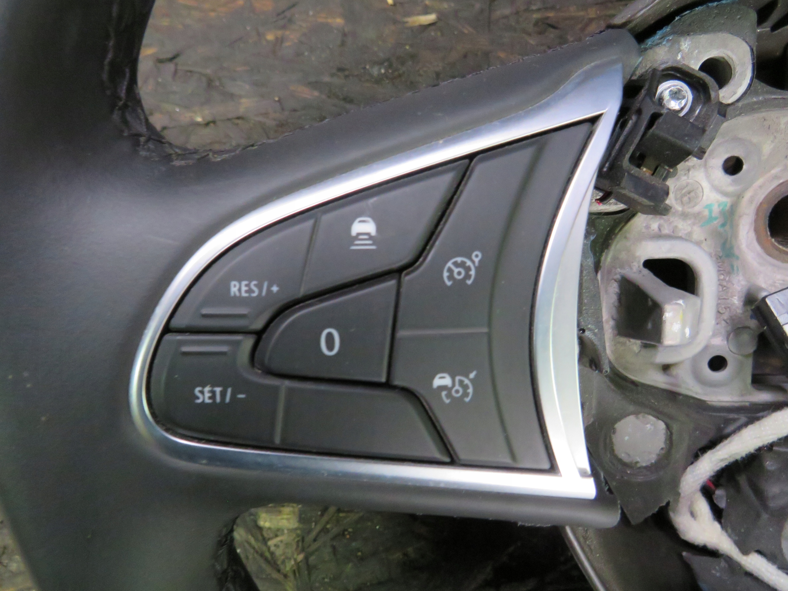 KIEROWNICA RENAULT Producent części Renault OE