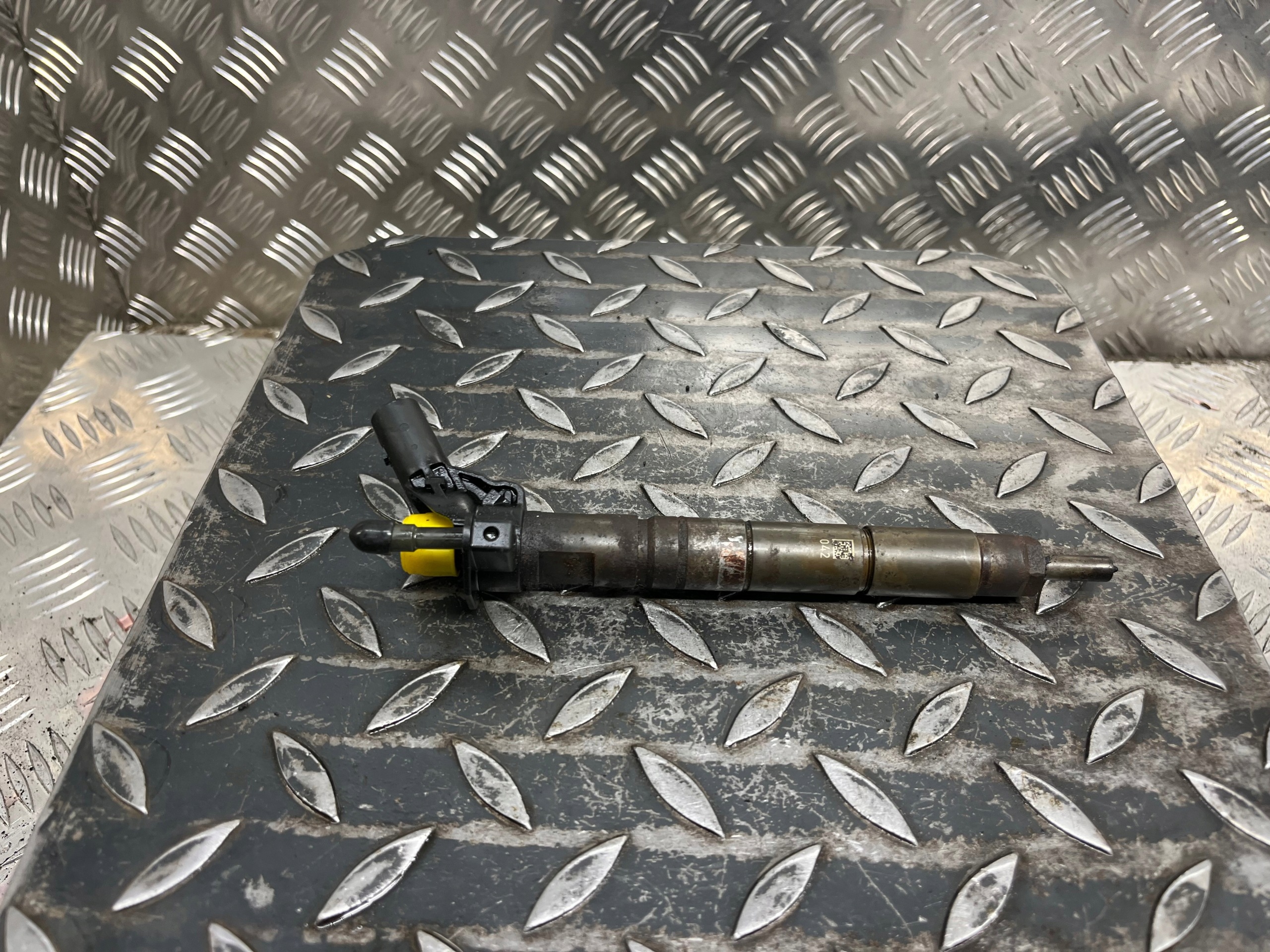 nozzle injector OPEL INSIGNIA 55565209