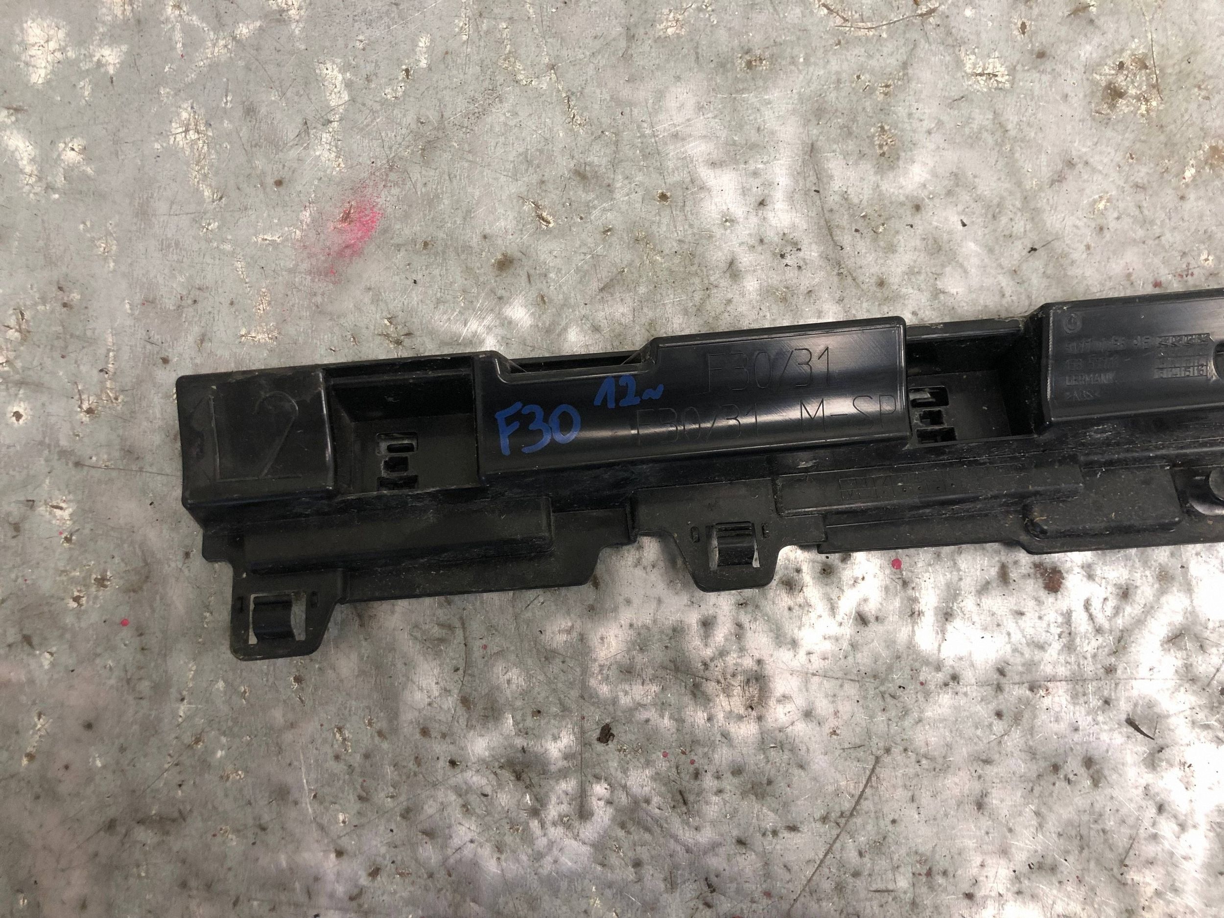Support Jupes Gauche BMW F30 7256915