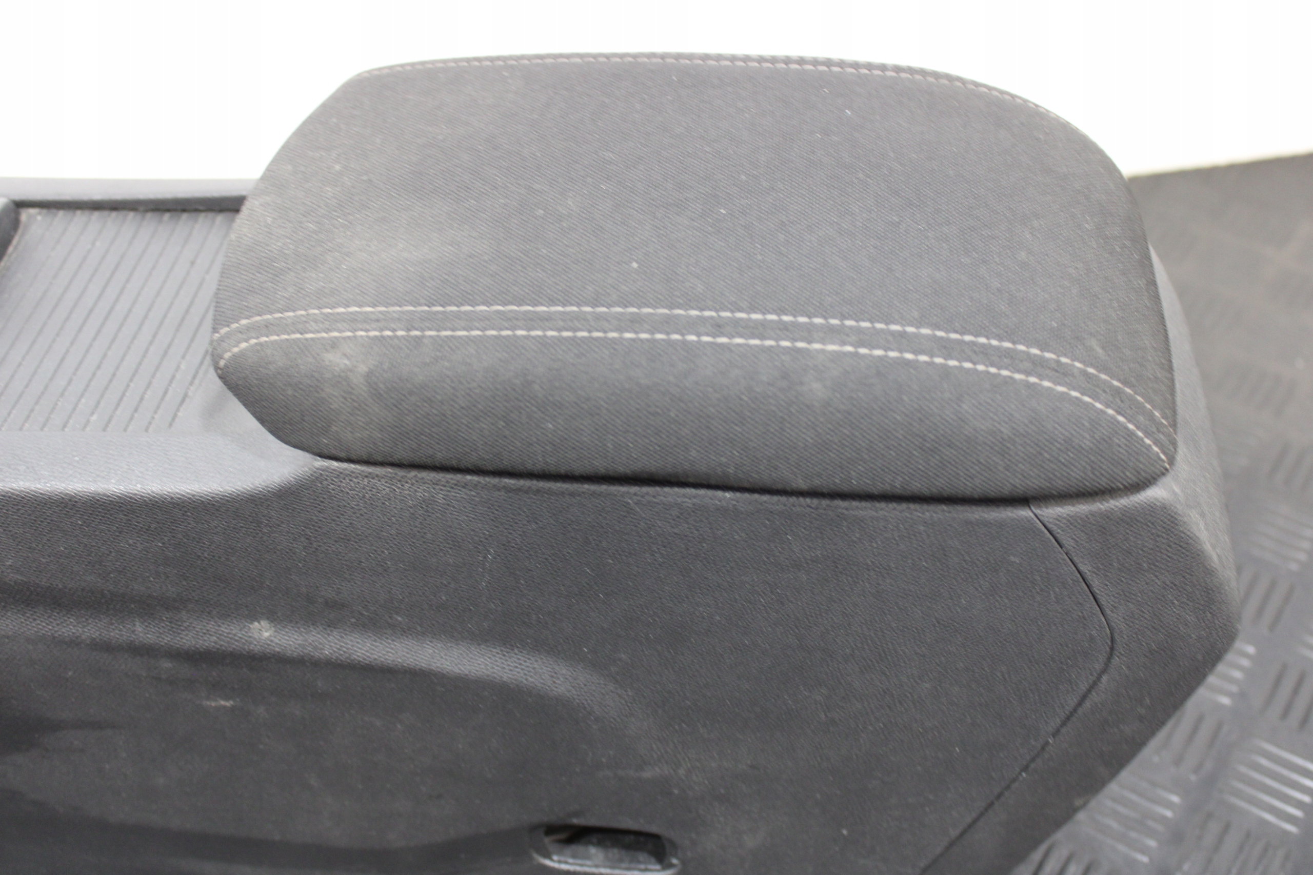 TUNEL central armrest PEUGEOT 308 T9 SW