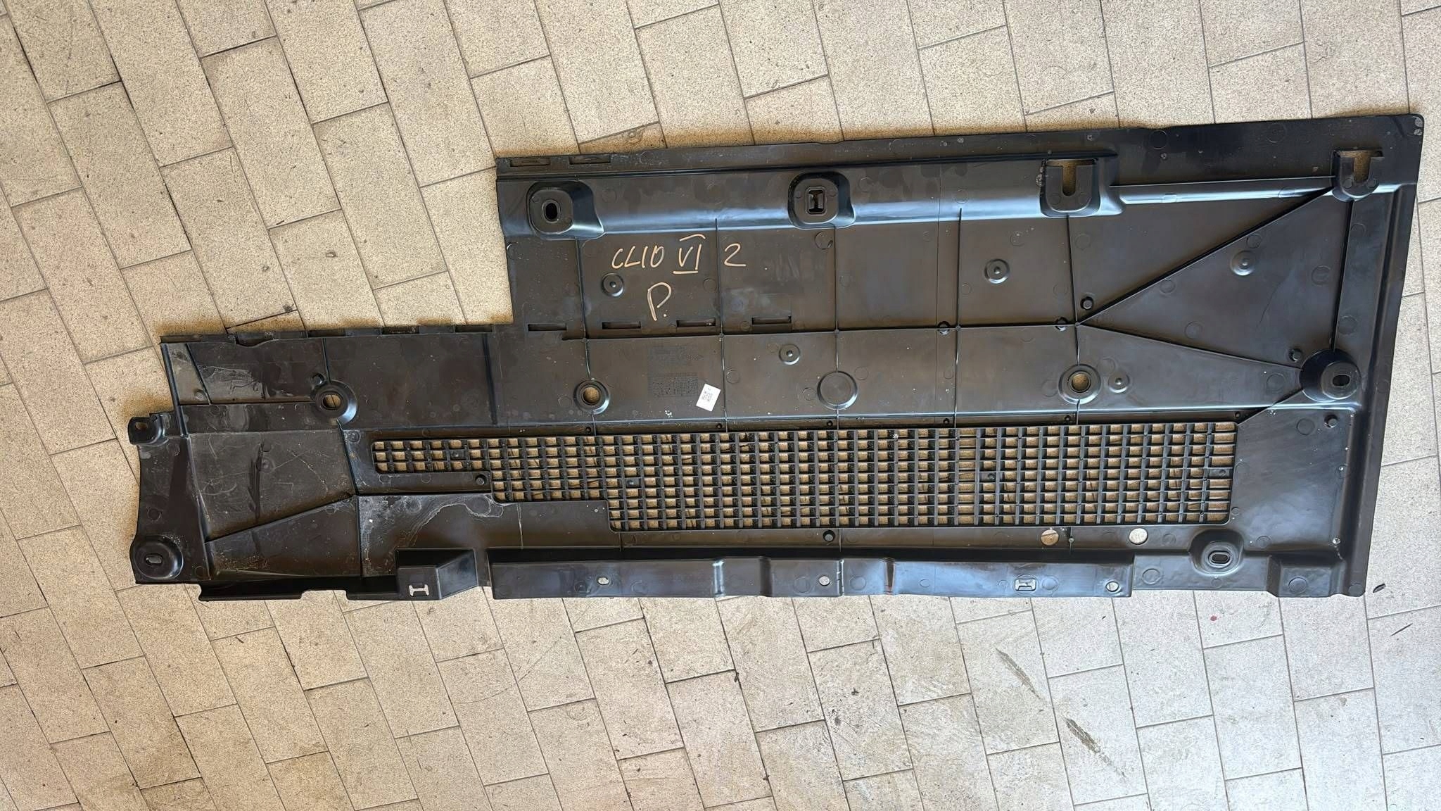 cover chassis side right side Renault Clio VI 748146832R