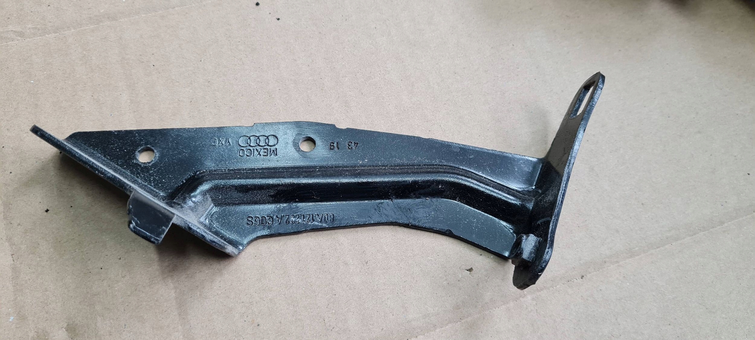 Q5 80A SQ5 drška držač POMPY vode 2.0 TFSI 80A121232A