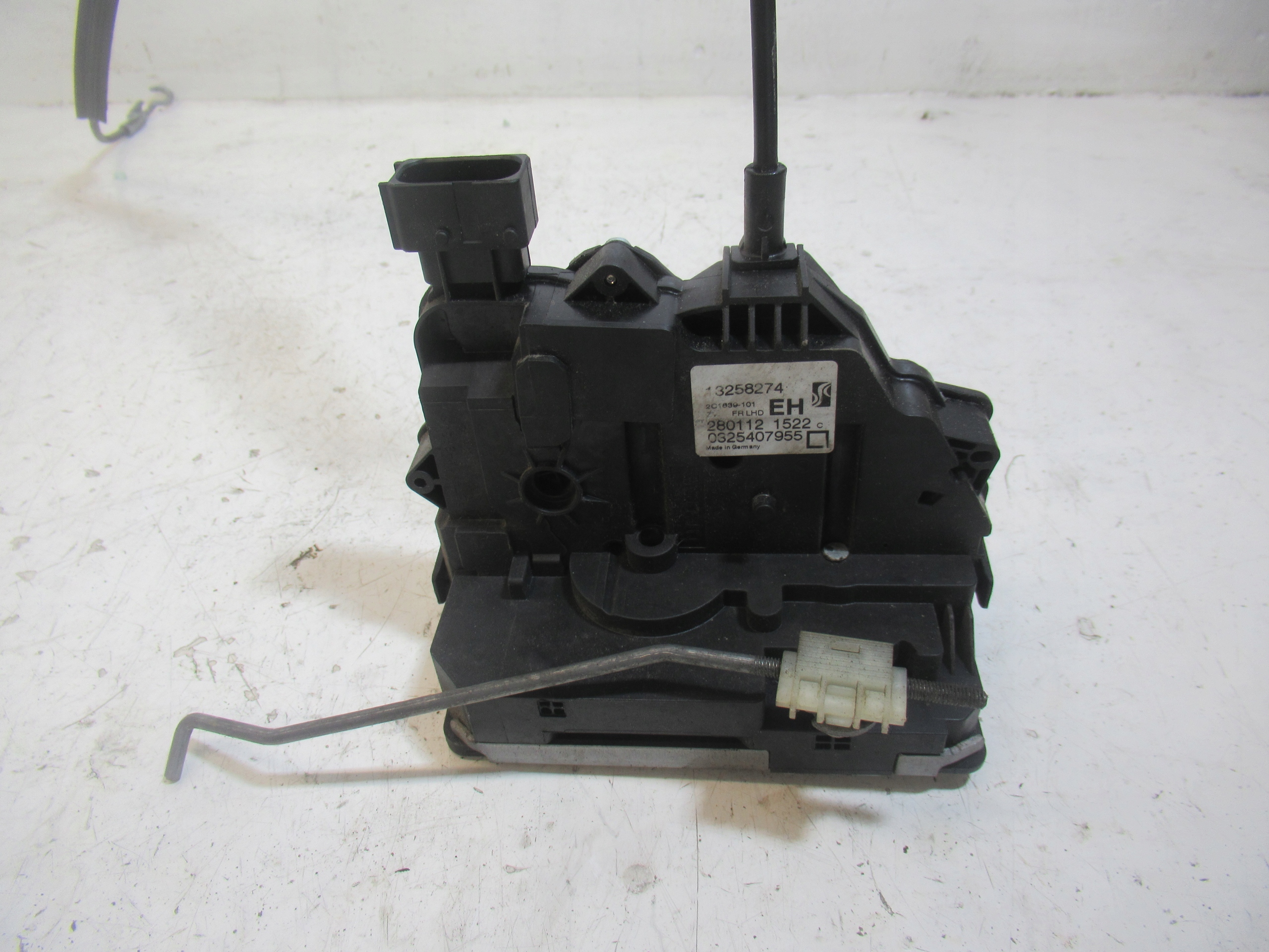 lock door CENTRALNY right front OPEL CORSA D 13258274