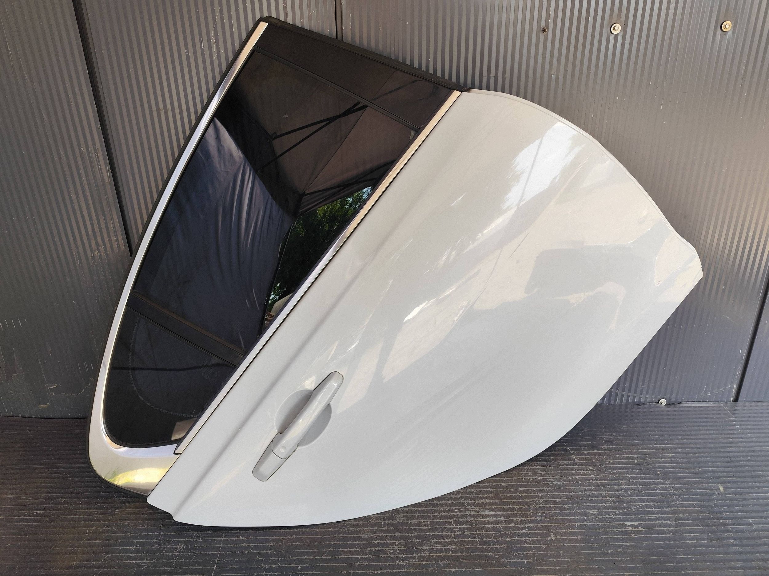 JAGUAR XE 760 door rear. right complete LRC NAK