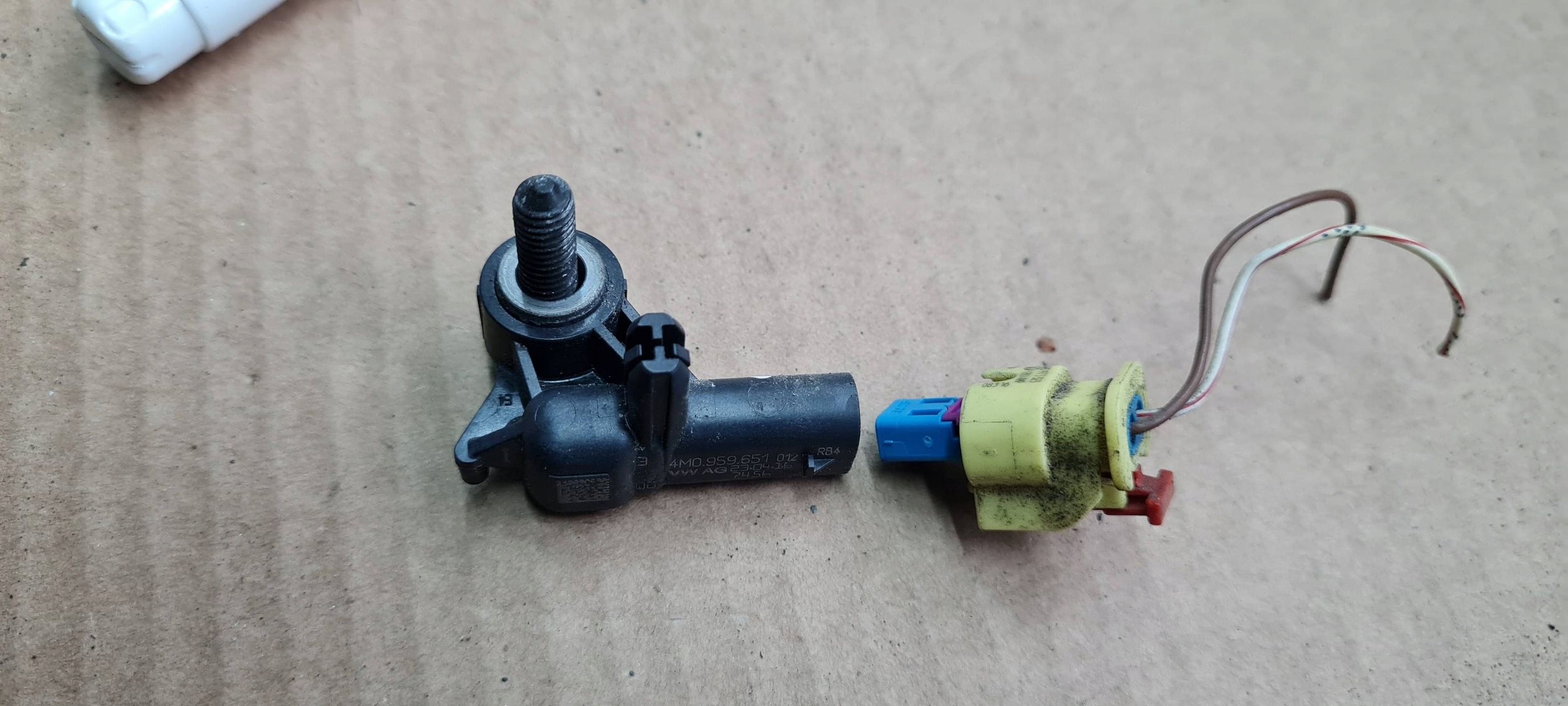 A4 B9 8W impact sensor connecting spoiler 4M0959651 A5 8W Q7 4M Q5 80A