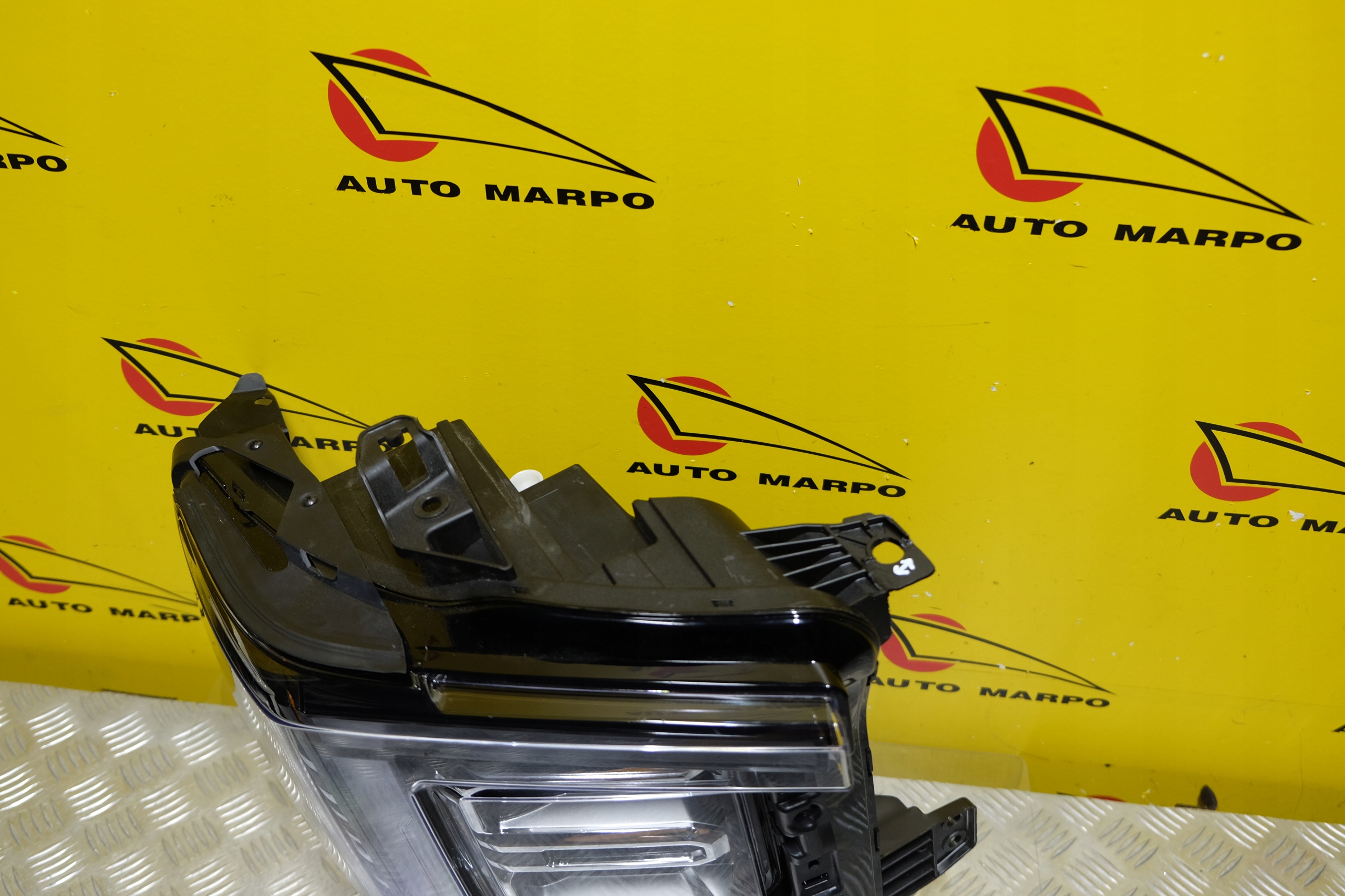 GMC SIERRA 2022- REFLEKTOR LAMPA PRZÓD LED R USA Typ samochodu 4x4/SUV Samochody osobowe