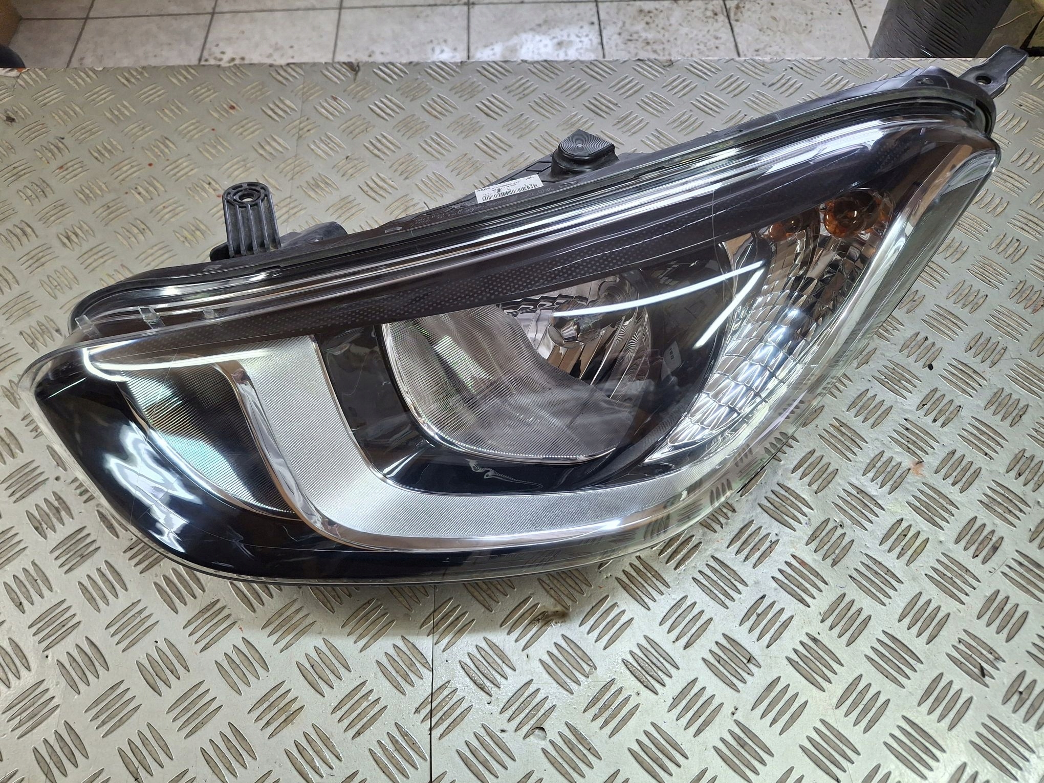 LAMPA LEWA PRZEDNIA HYUNDAI I20 I LIFT 2012R->